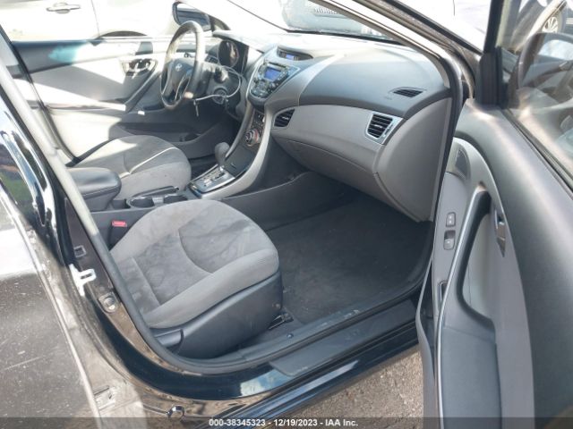 Photo 4 VIN: KMHDH4AE2DU823485 - HYUNDAI ELANTRA 