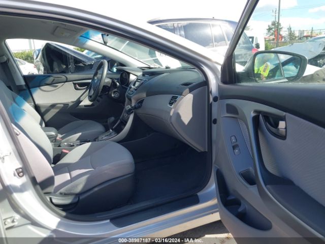 Photo 4 VIN: KMHDH4AE2DU863825 - HYUNDAI ELANTRA 