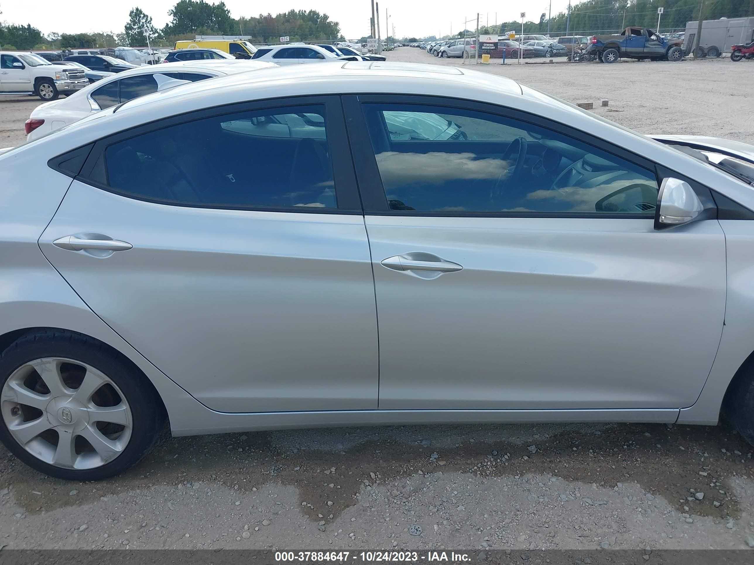 Photo 12 VIN: KMHDH4AE2DU999694 - HYUNDAI ELANTRA 