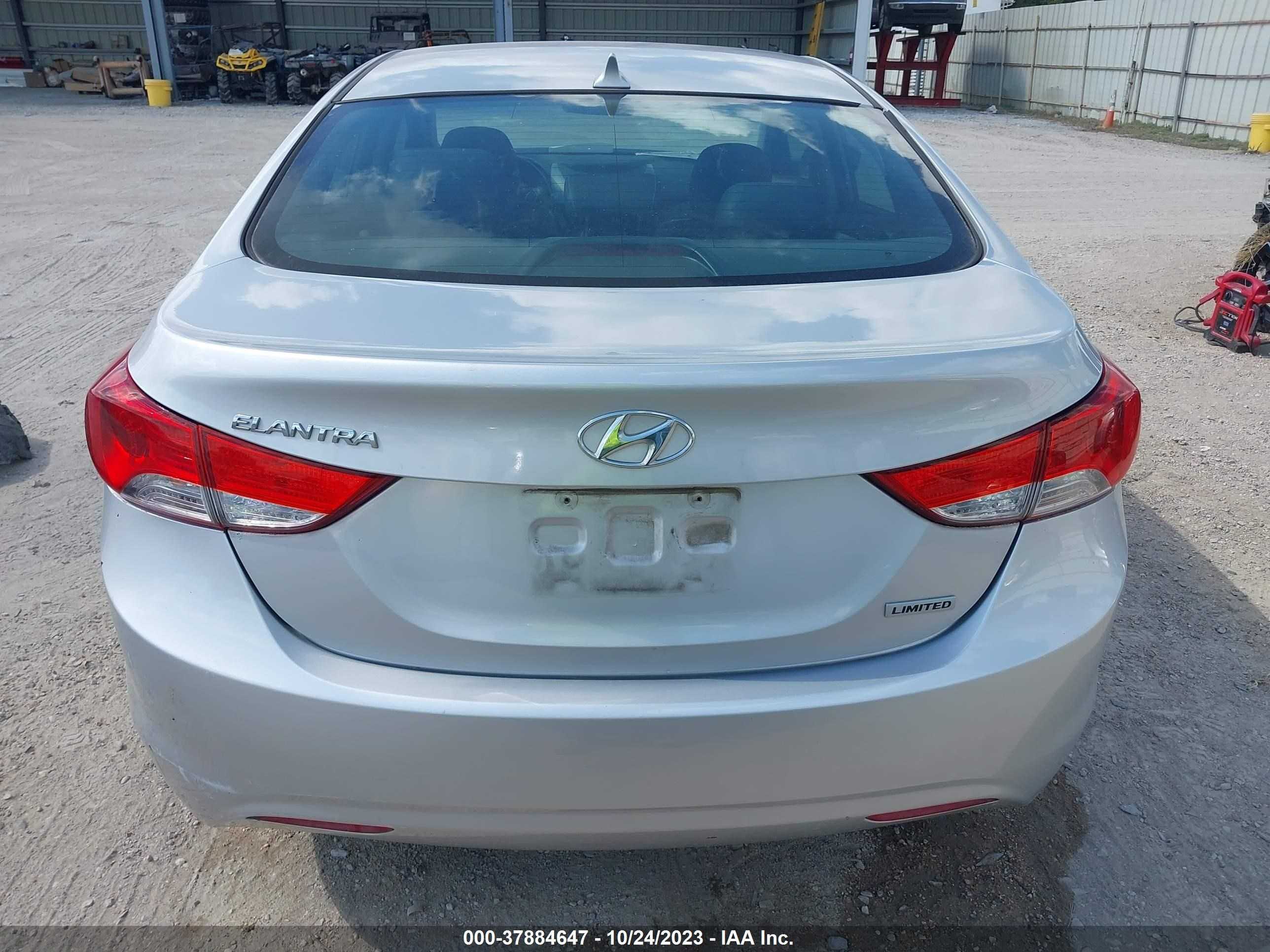 Photo 15 VIN: KMHDH4AE2DU999694 - HYUNDAI ELANTRA 