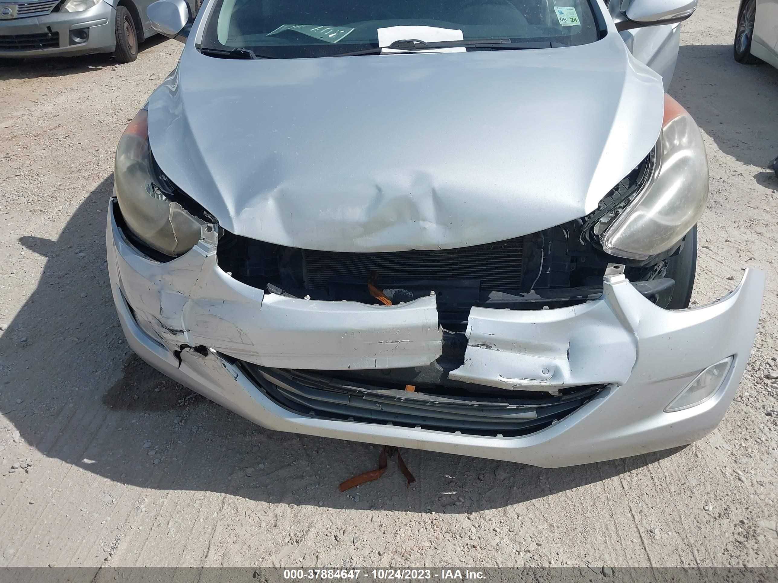 Photo 5 VIN: KMHDH4AE2DU999694 - HYUNDAI ELANTRA 