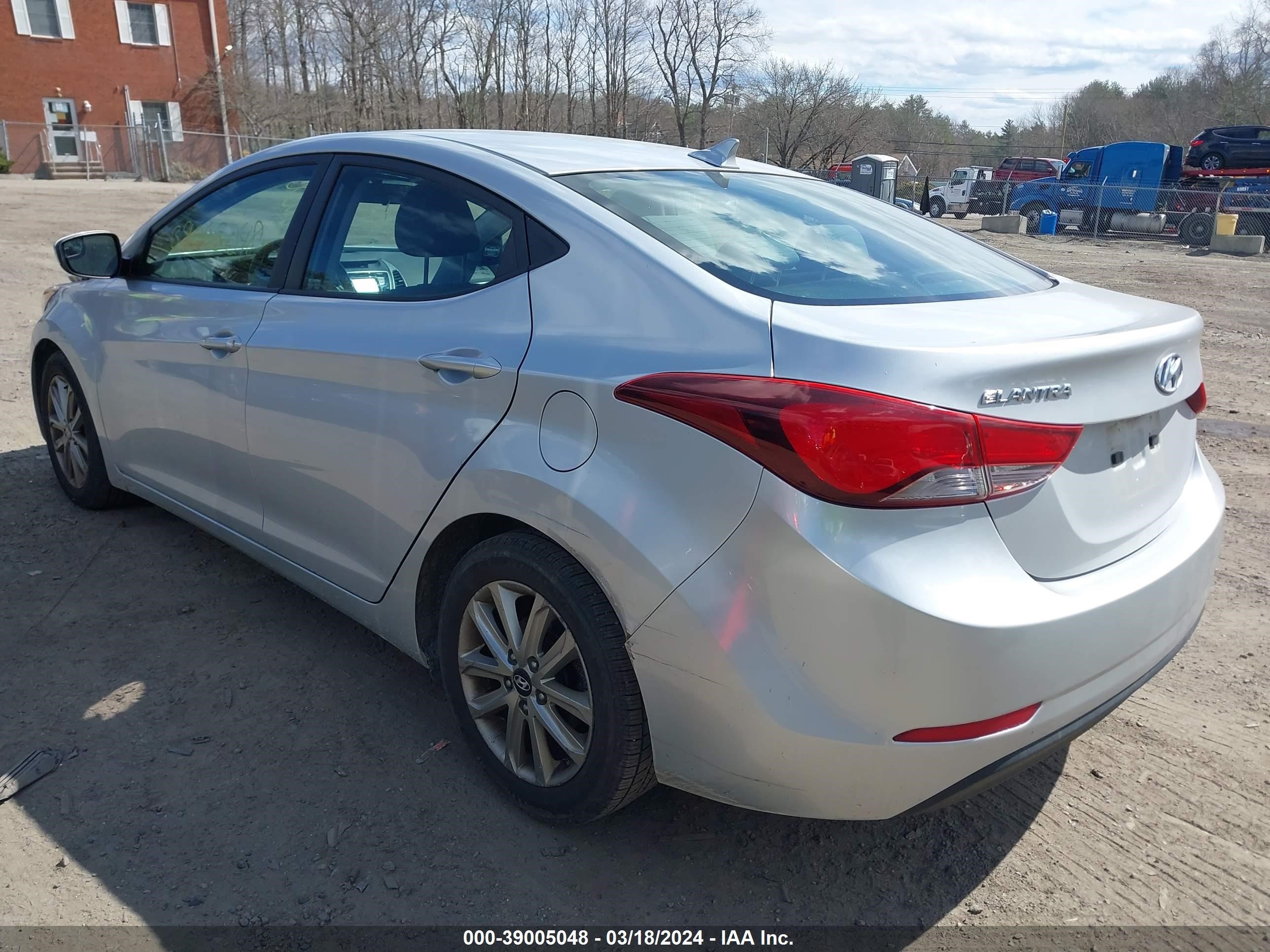 Photo 2 VIN: KMHDH4AE2EU064922 - HYUNDAI ELANTRA 