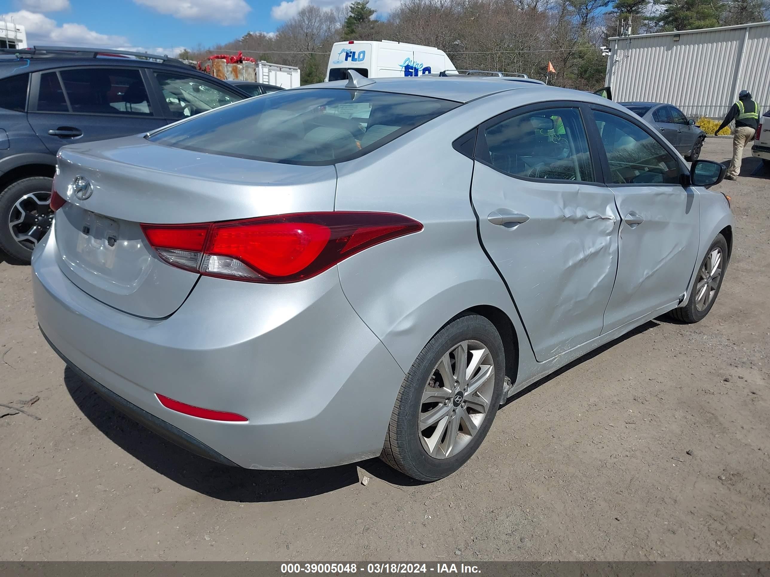 Photo 3 VIN: KMHDH4AE2EU064922 - HYUNDAI ELANTRA 