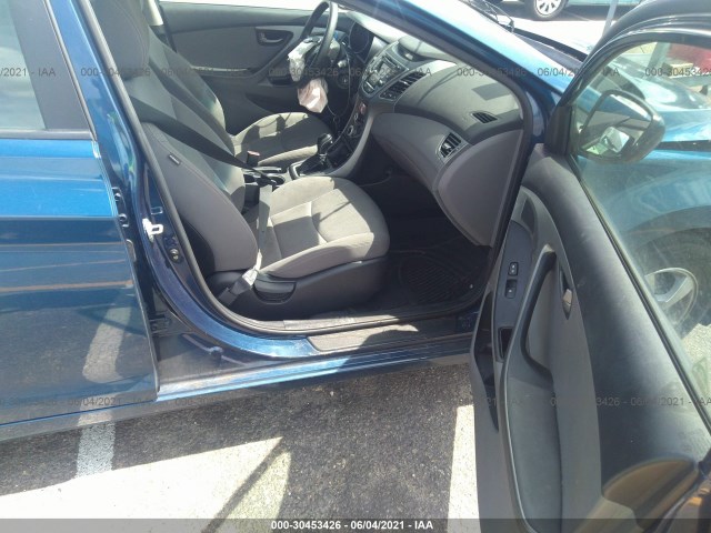 Photo 4 VIN: KMHDH4AE2FU222872 - HYUNDAI ELANTRA 