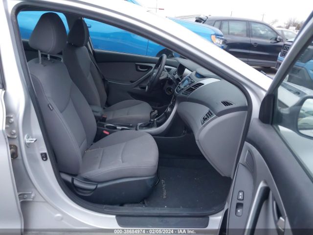 Photo 4 VIN: KMHDH4AE2FU388096 - HYUNDAI ELANTRA 