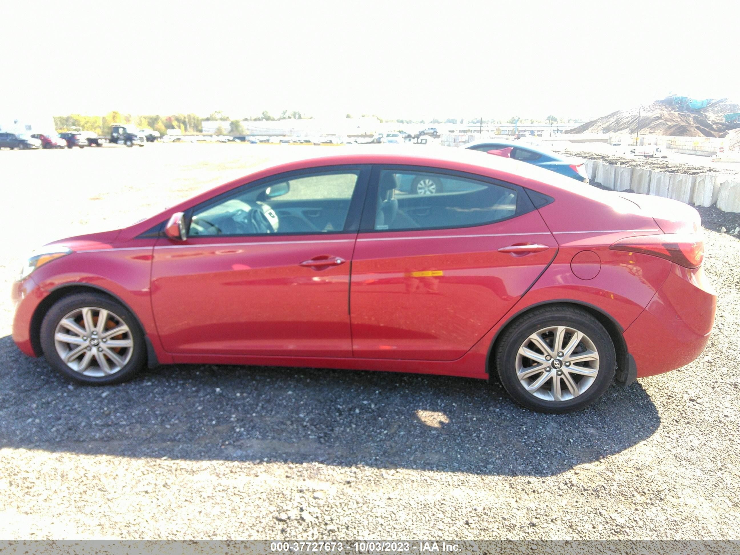 Photo 12 VIN: KMHDH4AE2GU527998 - HYUNDAI ELANTRA 