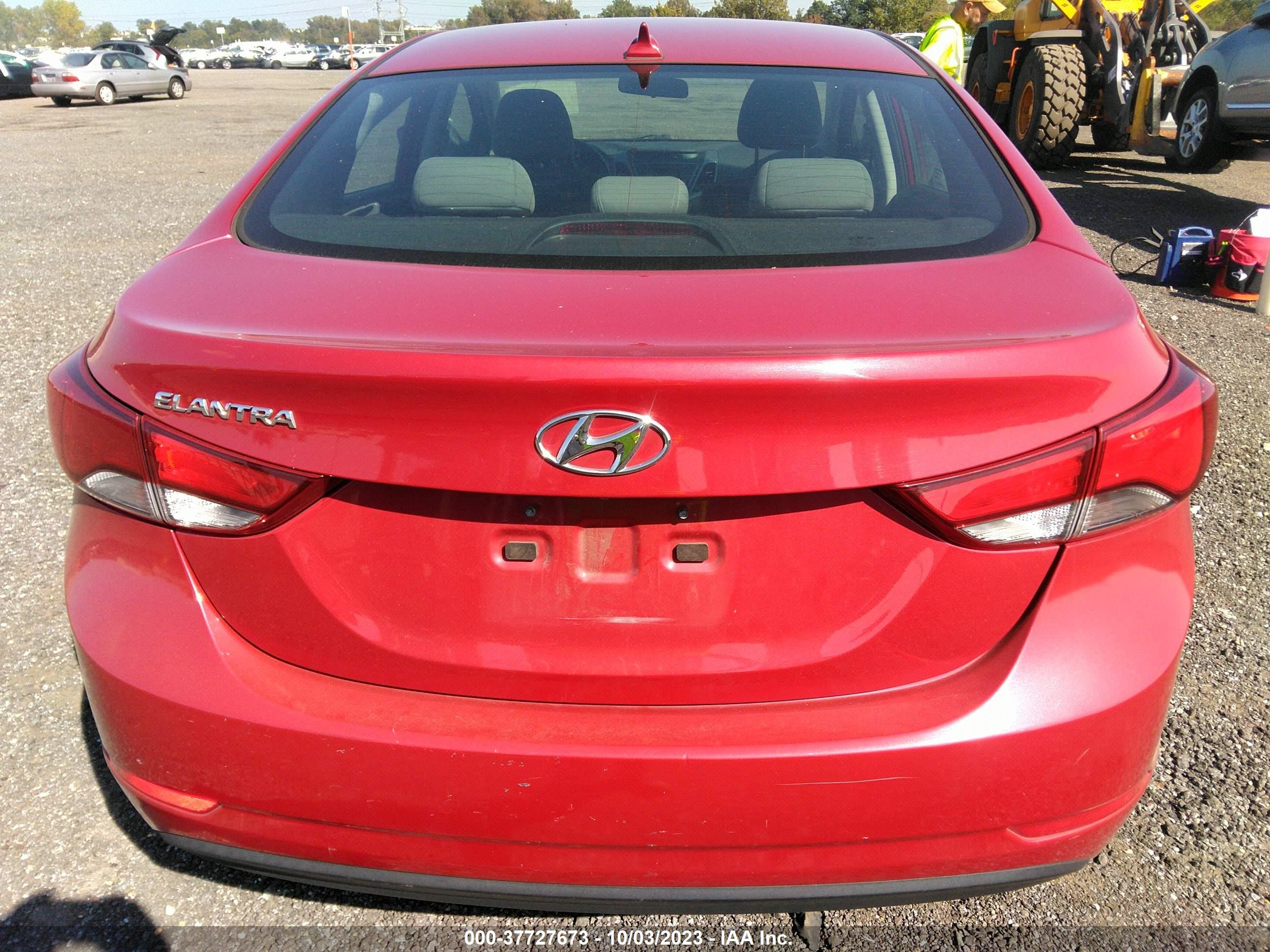 Photo 14 VIN: KMHDH4AE2GU527998 - HYUNDAI ELANTRA 