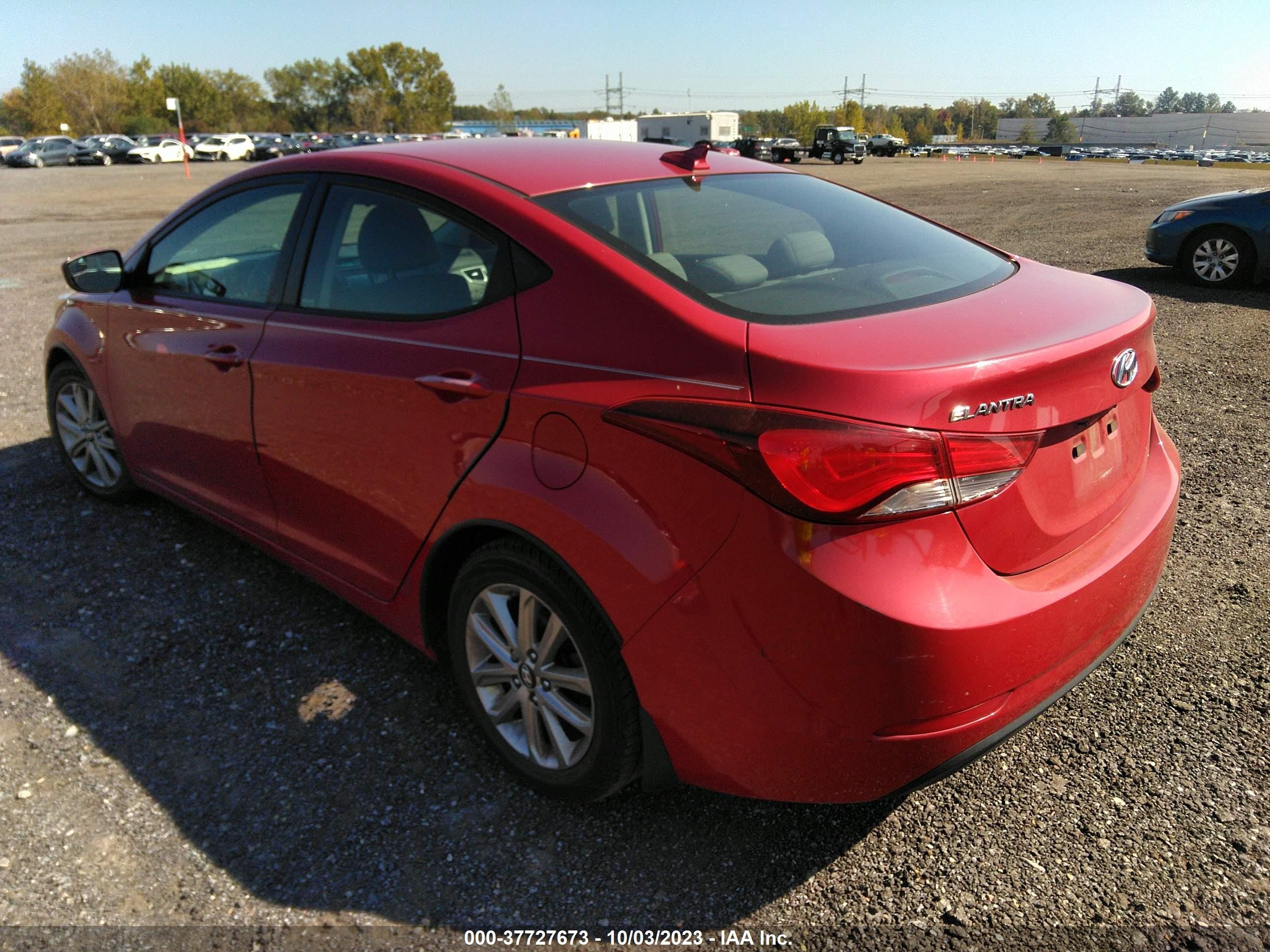 Photo 2 VIN: KMHDH4AE2GU527998 - HYUNDAI ELANTRA 