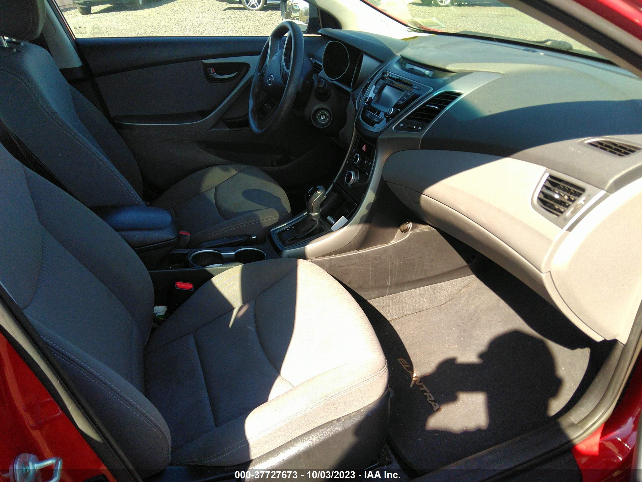 Photo 4 VIN: KMHDH4AE2GU527998 - HYUNDAI ELANTRA 