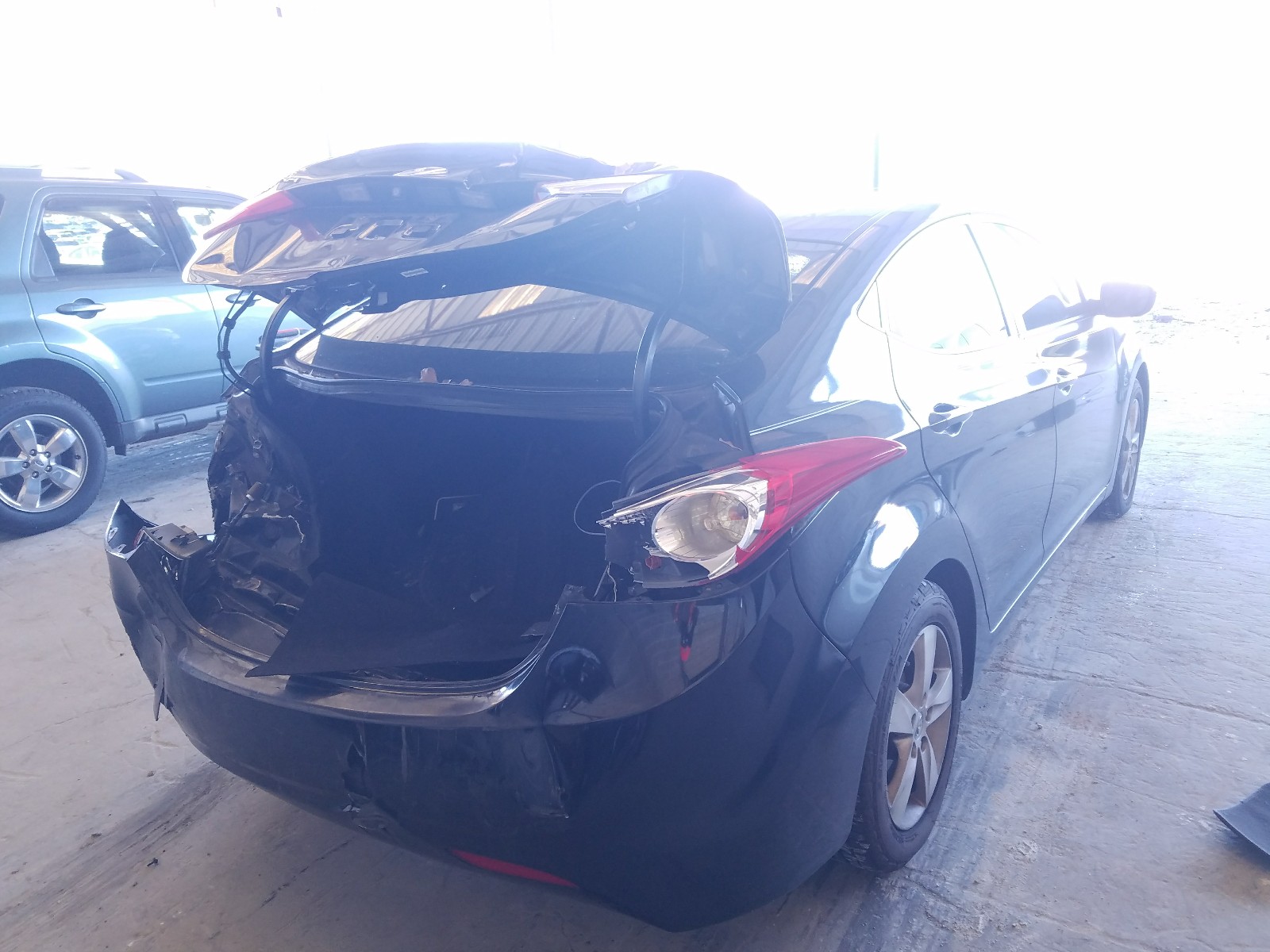 Photo 3 VIN: KMHDH4AE3BU133421 - HYUNDAI ELANTRA GL 