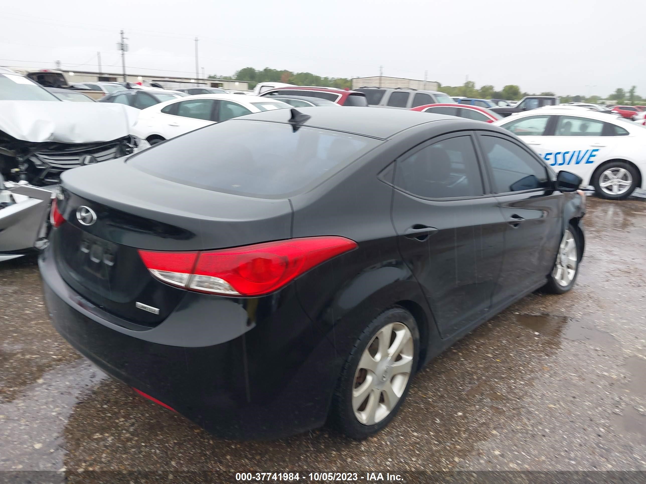 Photo 3 VIN: KMHDH4AE3CU243788 - HYUNDAI ELANTRA 