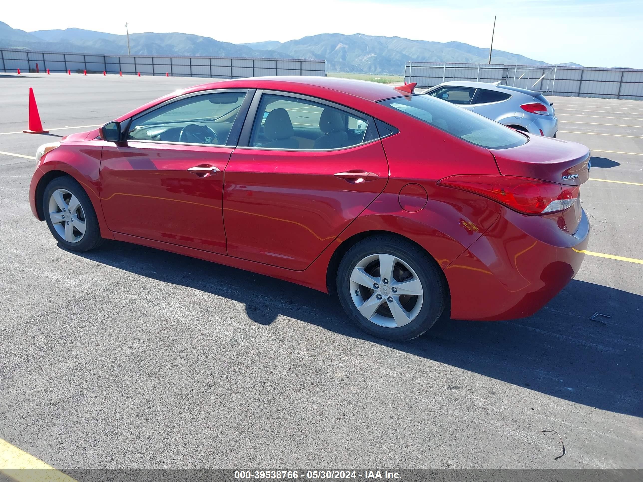 Photo 2 VIN: KMHDH4AE3CU305836 - HYUNDAI ELANTRA 