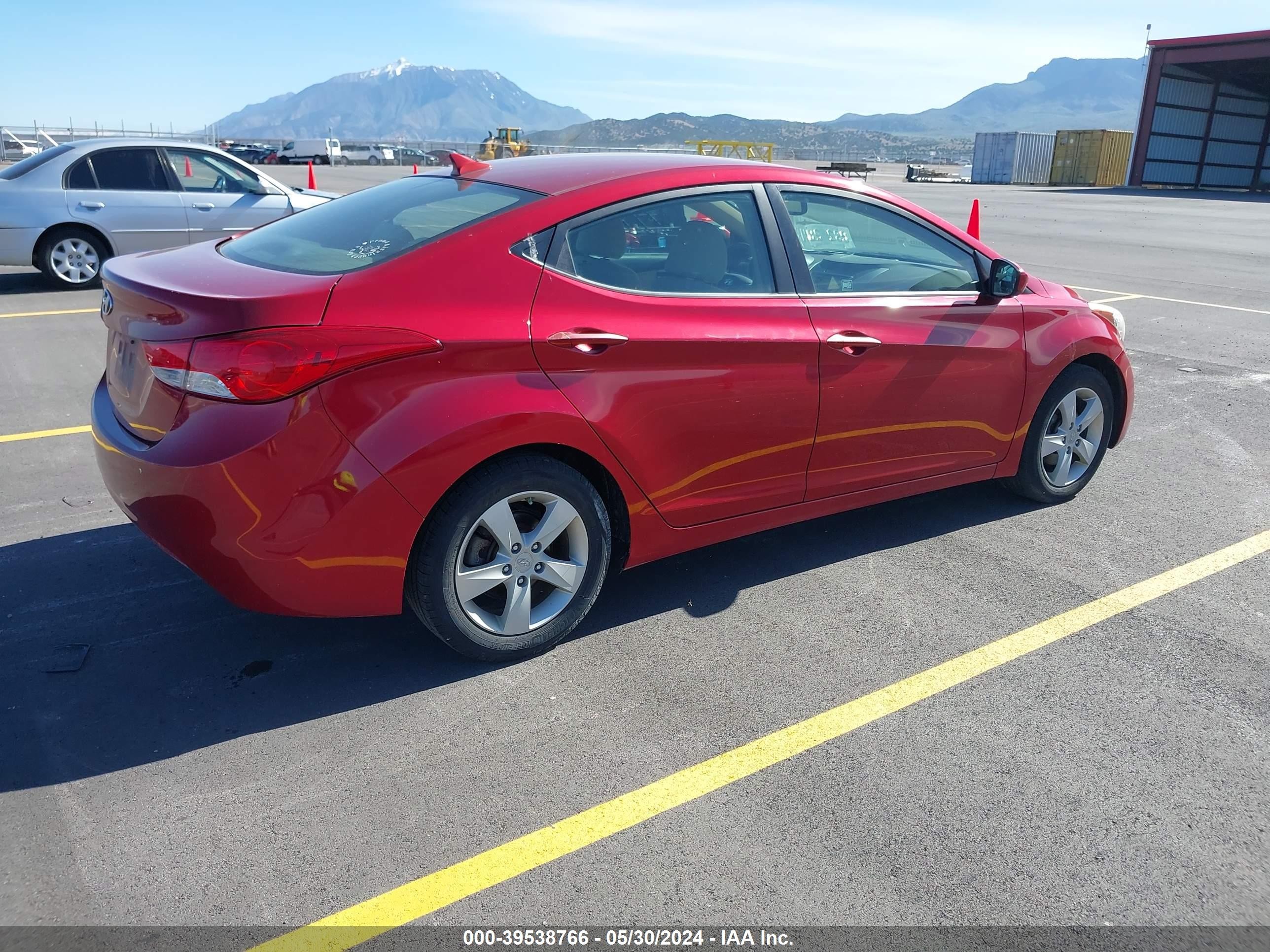 Photo 3 VIN: KMHDH4AE3CU305836 - HYUNDAI ELANTRA 