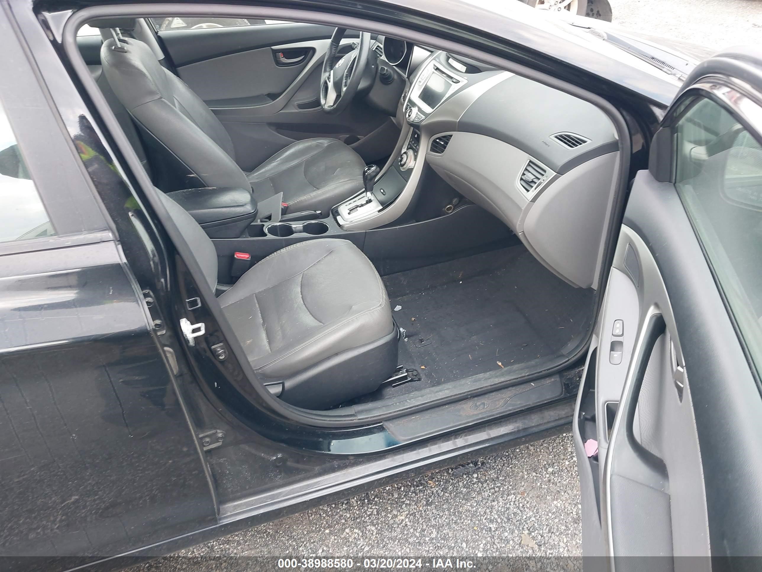 Photo 4 VIN: KMHDH4AE3CU370282 - HYUNDAI ELANTRA 