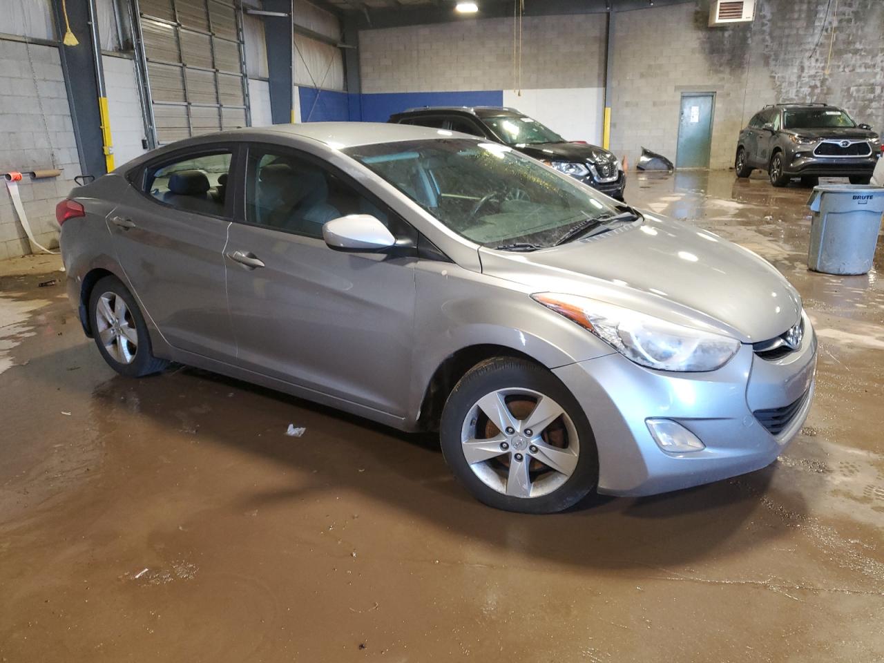 Photo 3 VIN: KMHDH4AE3DU561363 - HYUNDAI ELANTRA 