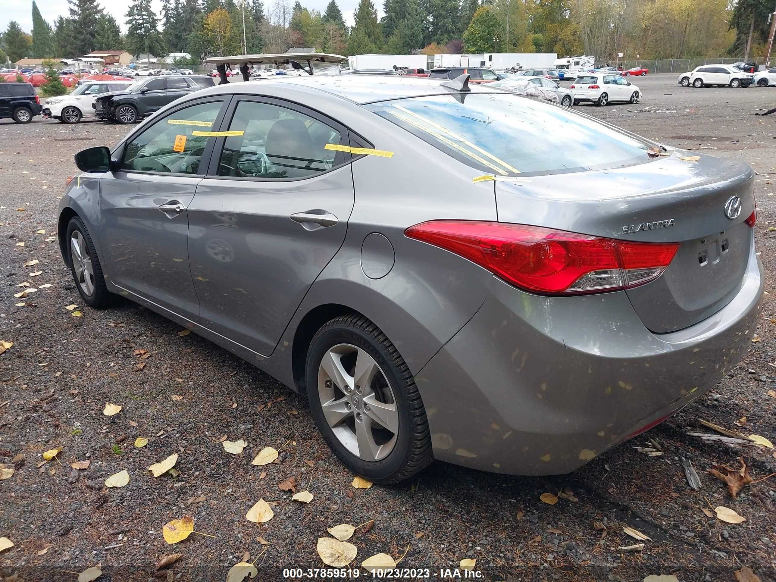 Photo 2 VIN: KMHDH4AE3DU564408 - HYUNDAI ELANTRA 