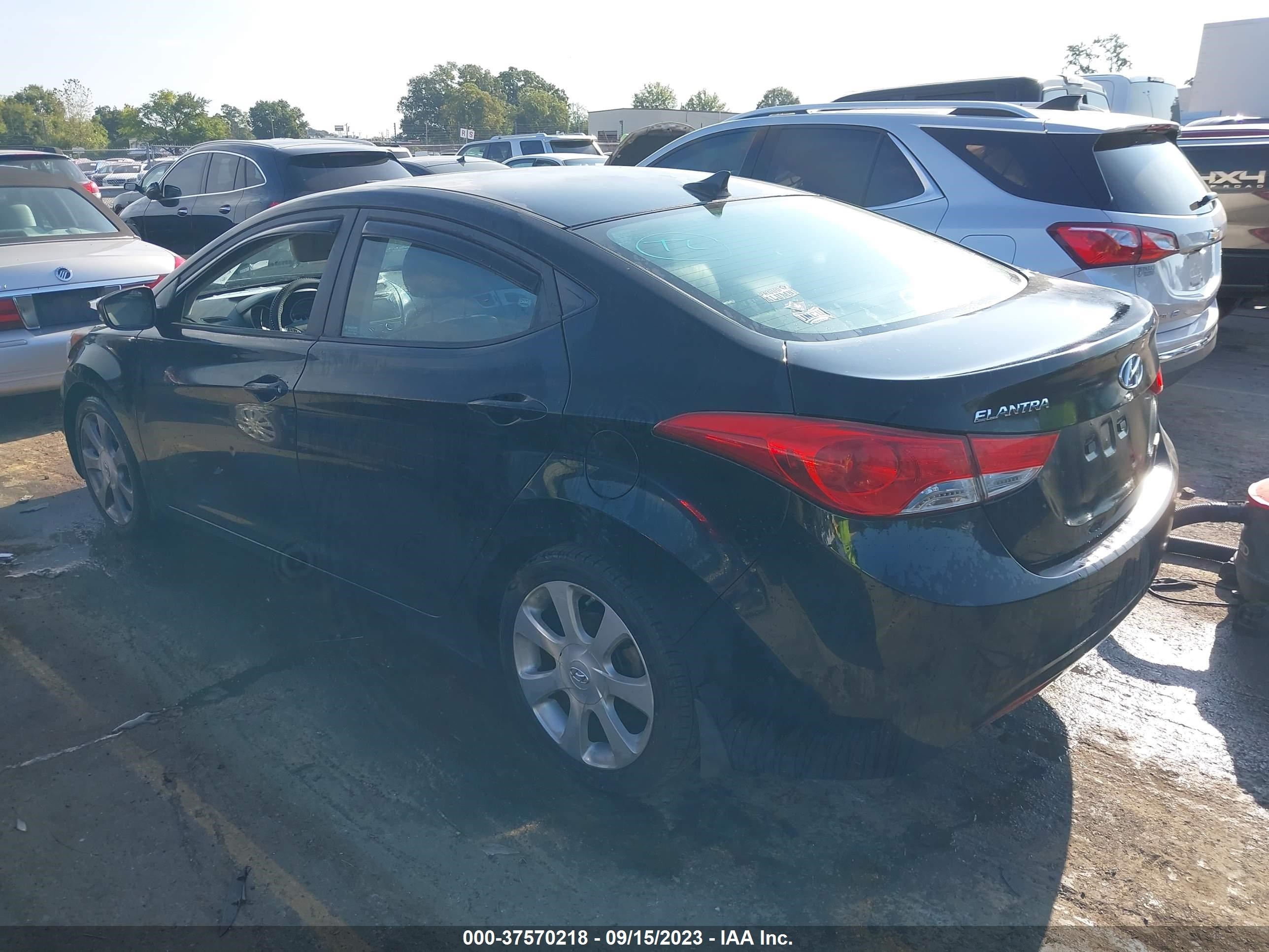 Photo 2 VIN: KMHDH4AE3DU614398 - HYUNDAI ELANTRA 