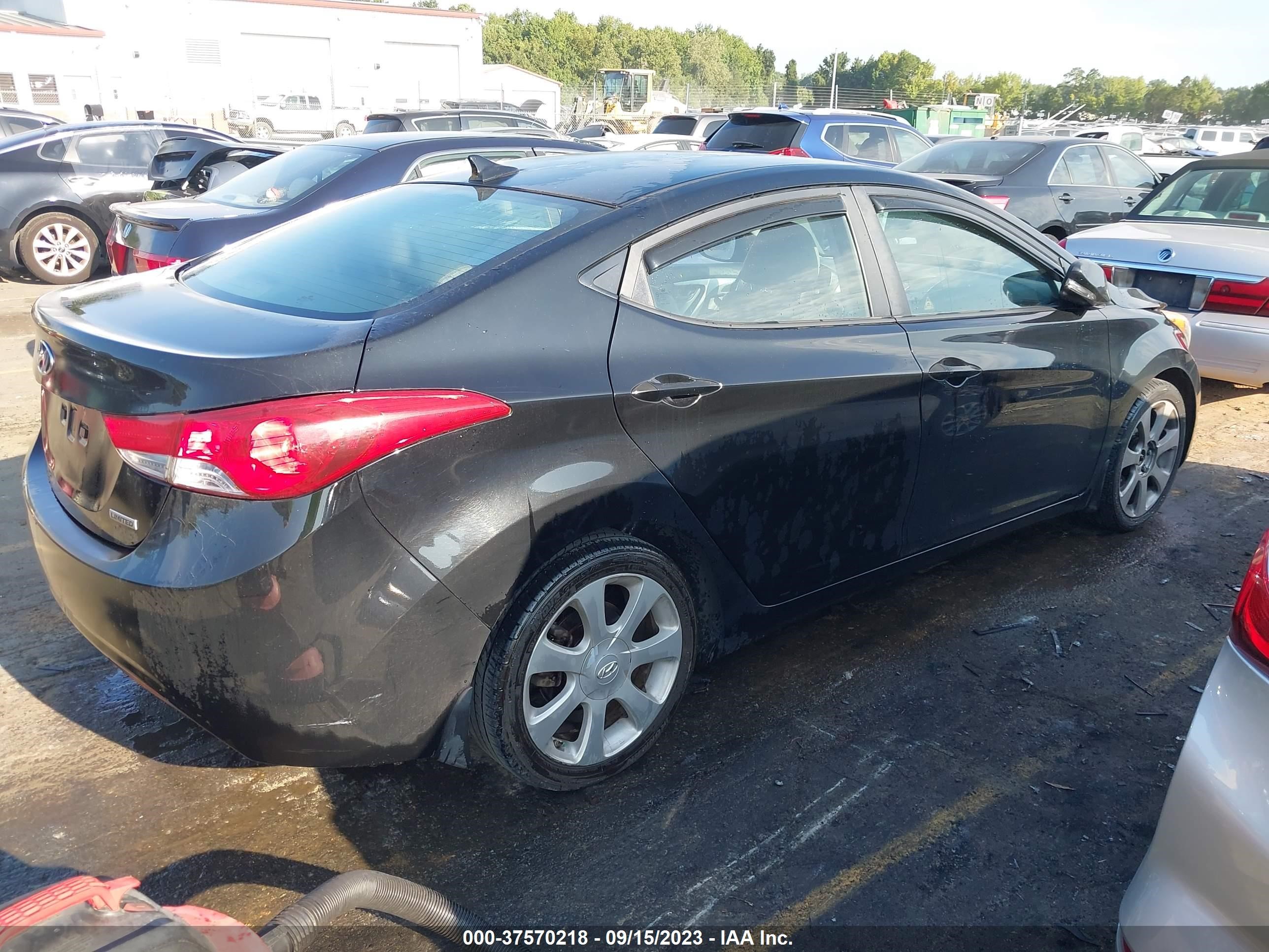 Photo 3 VIN: KMHDH4AE3DU614398 - HYUNDAI ELANTRA 