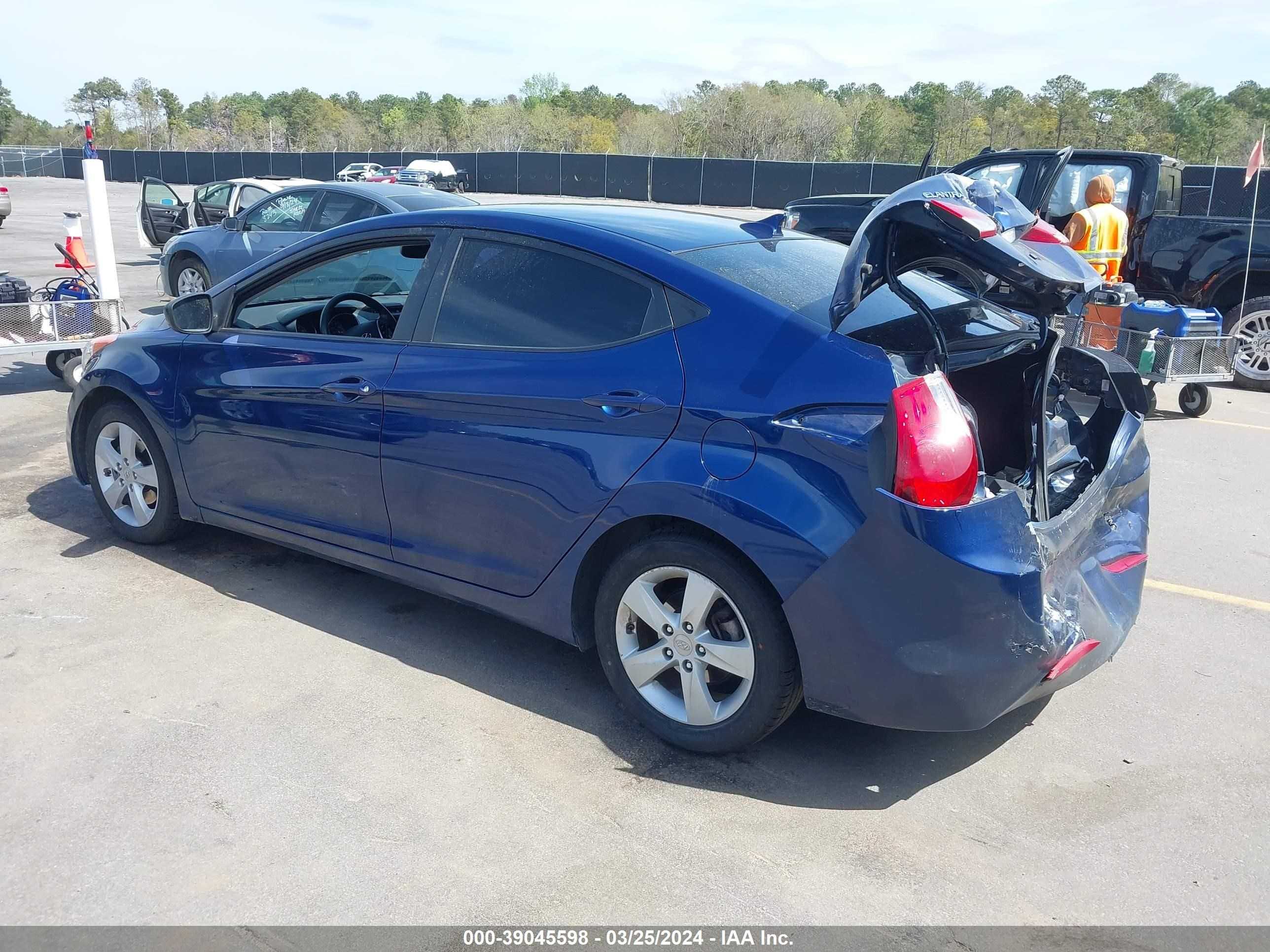 Photo 2 VIN: KMHDH4AE3DU879032 - HYUNDAI ELANTRA GL 