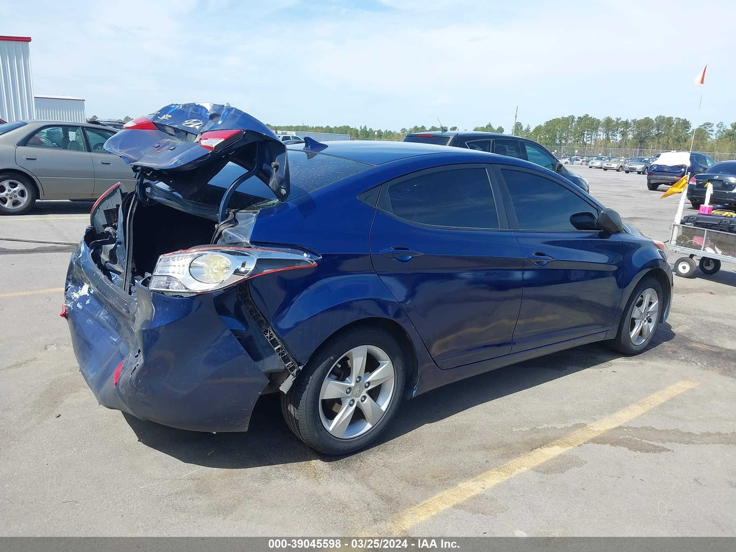 Photo 3 VIN: KMHDH4AE3DU879032 - HYUNDAI ELANTRA GL 