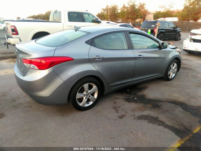 Photo 3 VIN: KMHDH4AE3DU936569 - HYUNDAI ELANTRA 