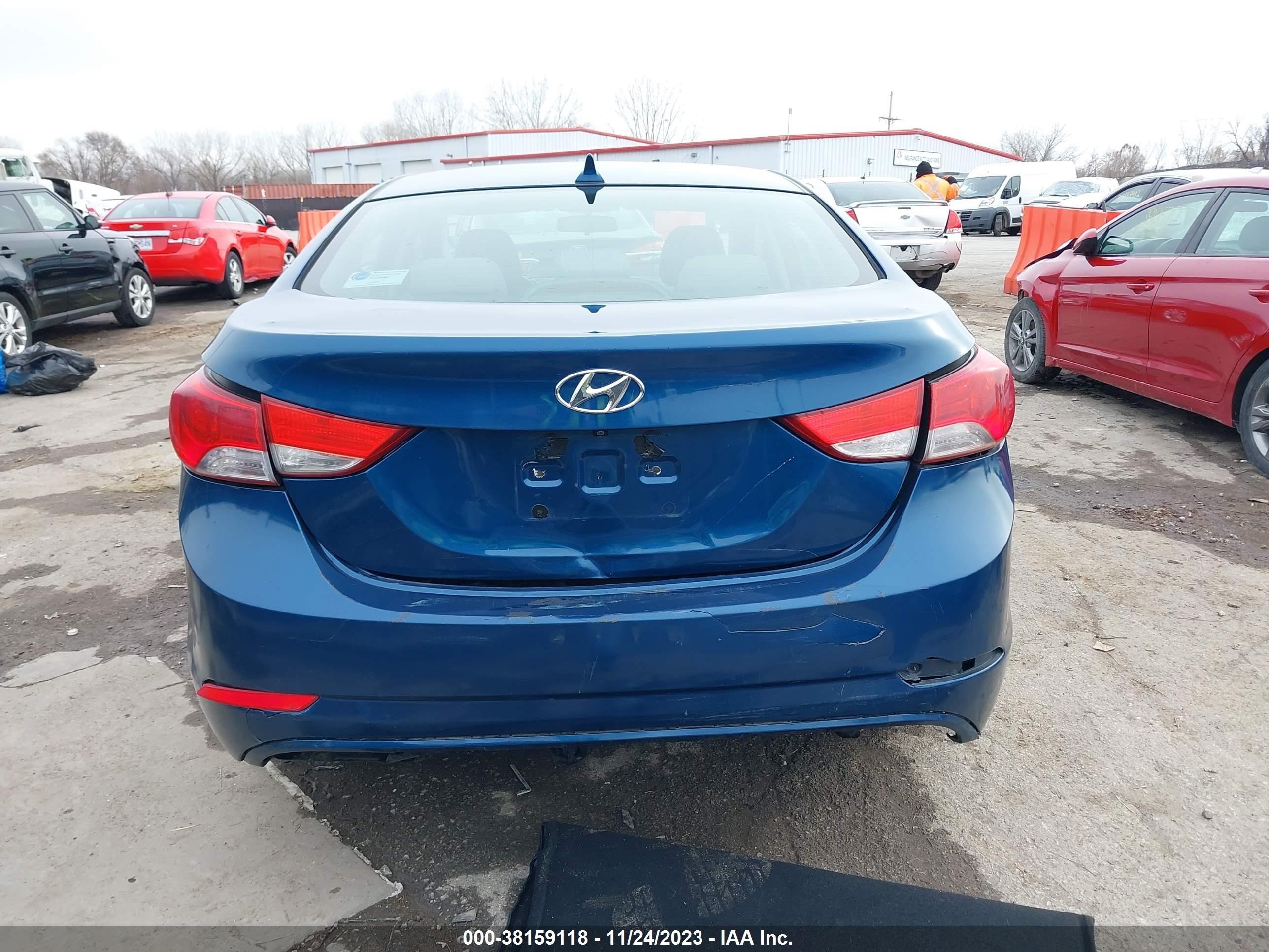 Photo 5 VIN: KMHDH4AE3EU117627 - HYUNDAI ELANTRA 