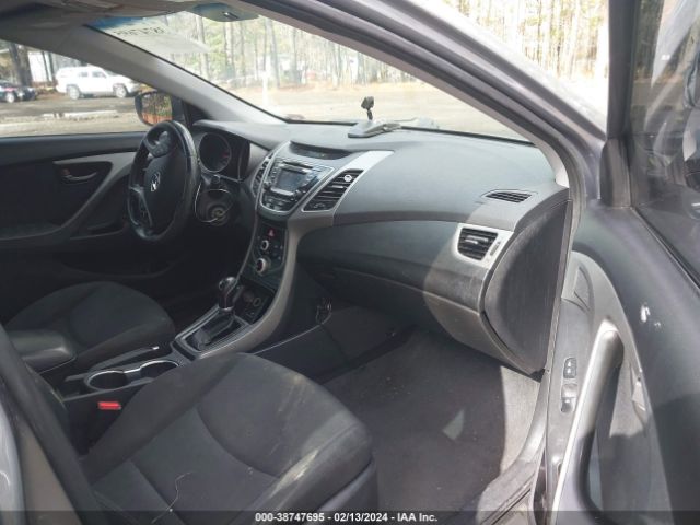 Photo 4 VIN: KMHDH4AE3FU223979 - HYUNDAI ELANTRA 