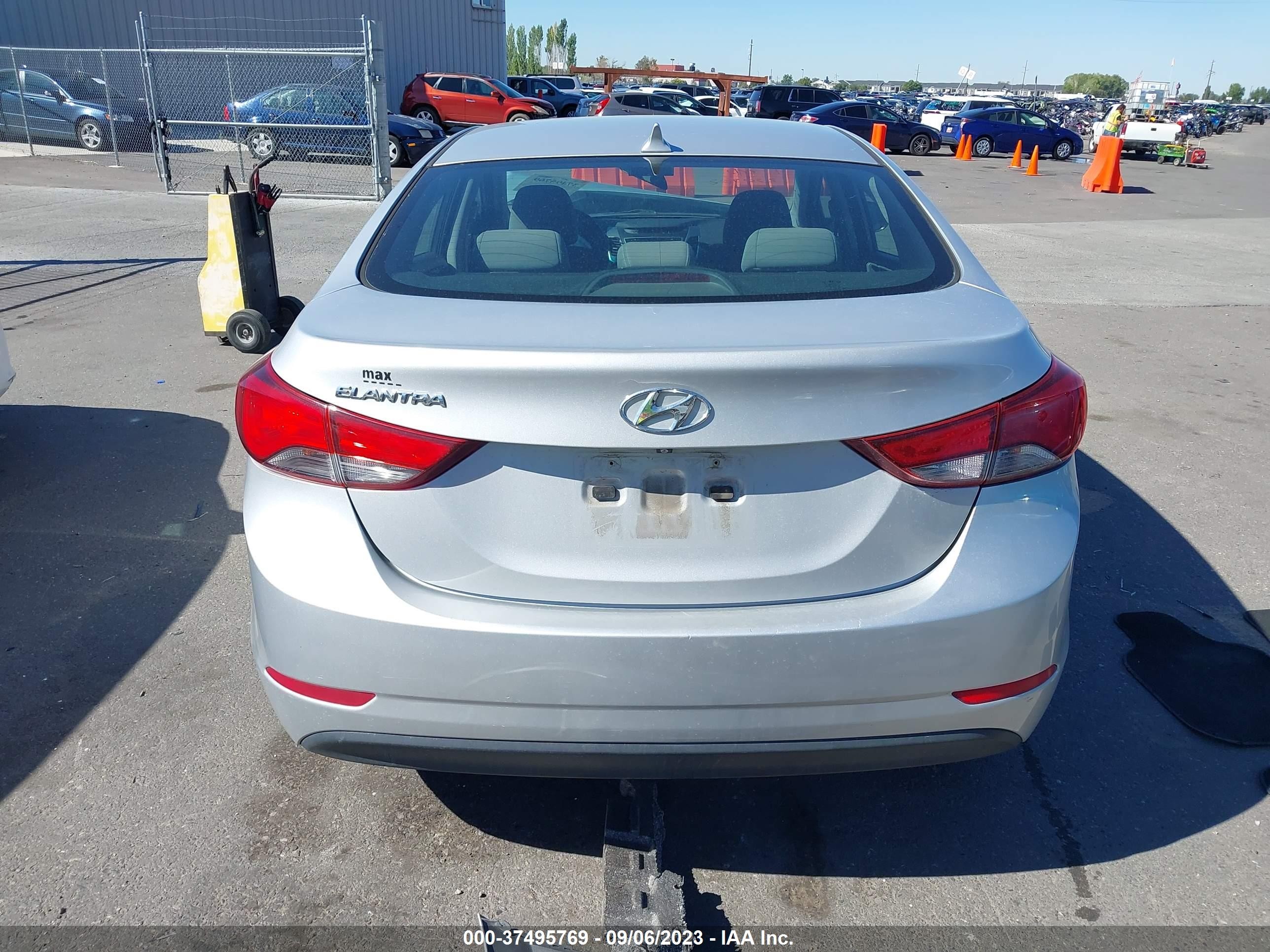 Photo 15 VIN: KMHDH4AE3FU230902 - HYUNDAI ELANTRA 