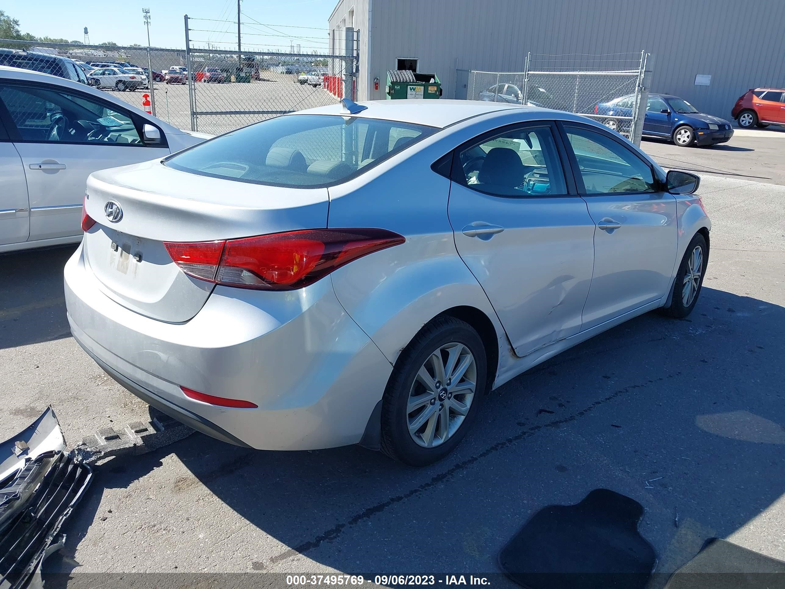 Photo 3 VIN: KMHDH4AE3FU230902 - HYUNDAI ELANTRA 