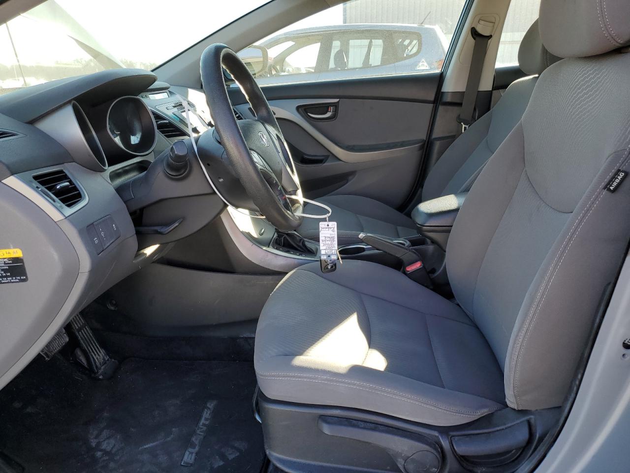 Photo 6 VIN: KMHDH4AE3FU301077 - HYUNDAI ELANTRA 