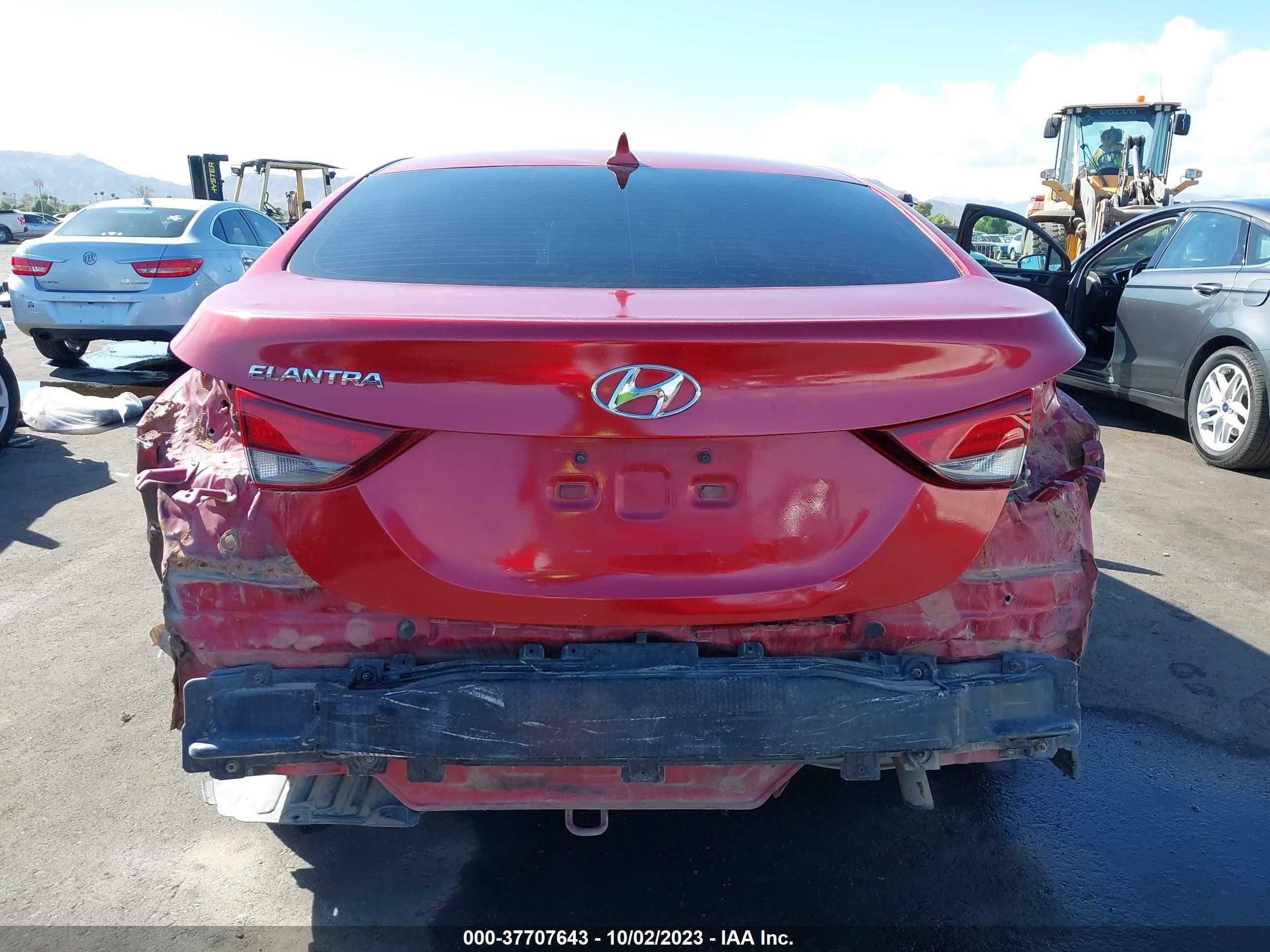 Photo 16 VIN: KMHDH4AE3FU329011 - HYUNDAI ELANTRA 