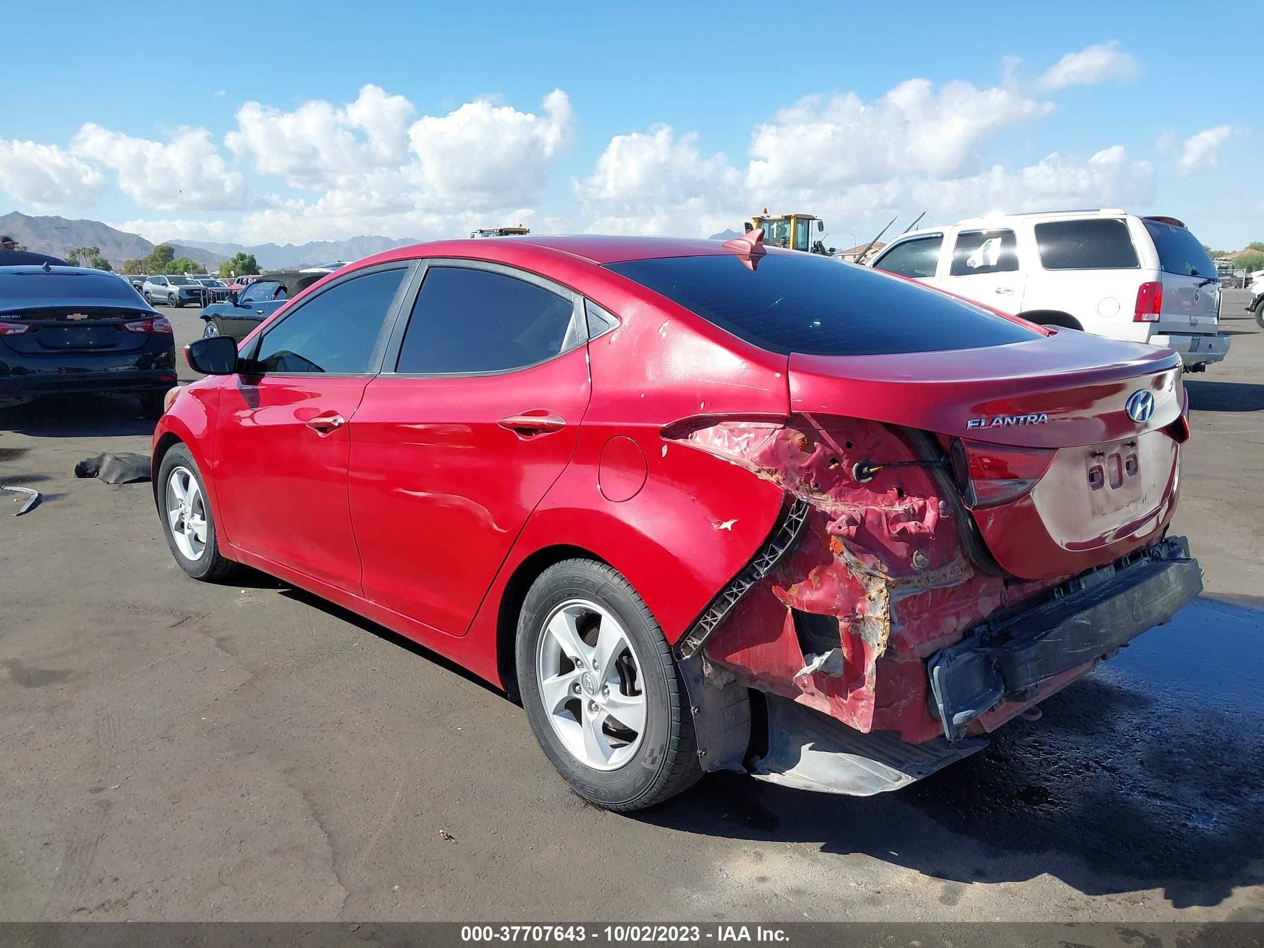 Photo 2 VIN: KMHDH4AE3FU329011 - HYUNDAI ELANTRA 