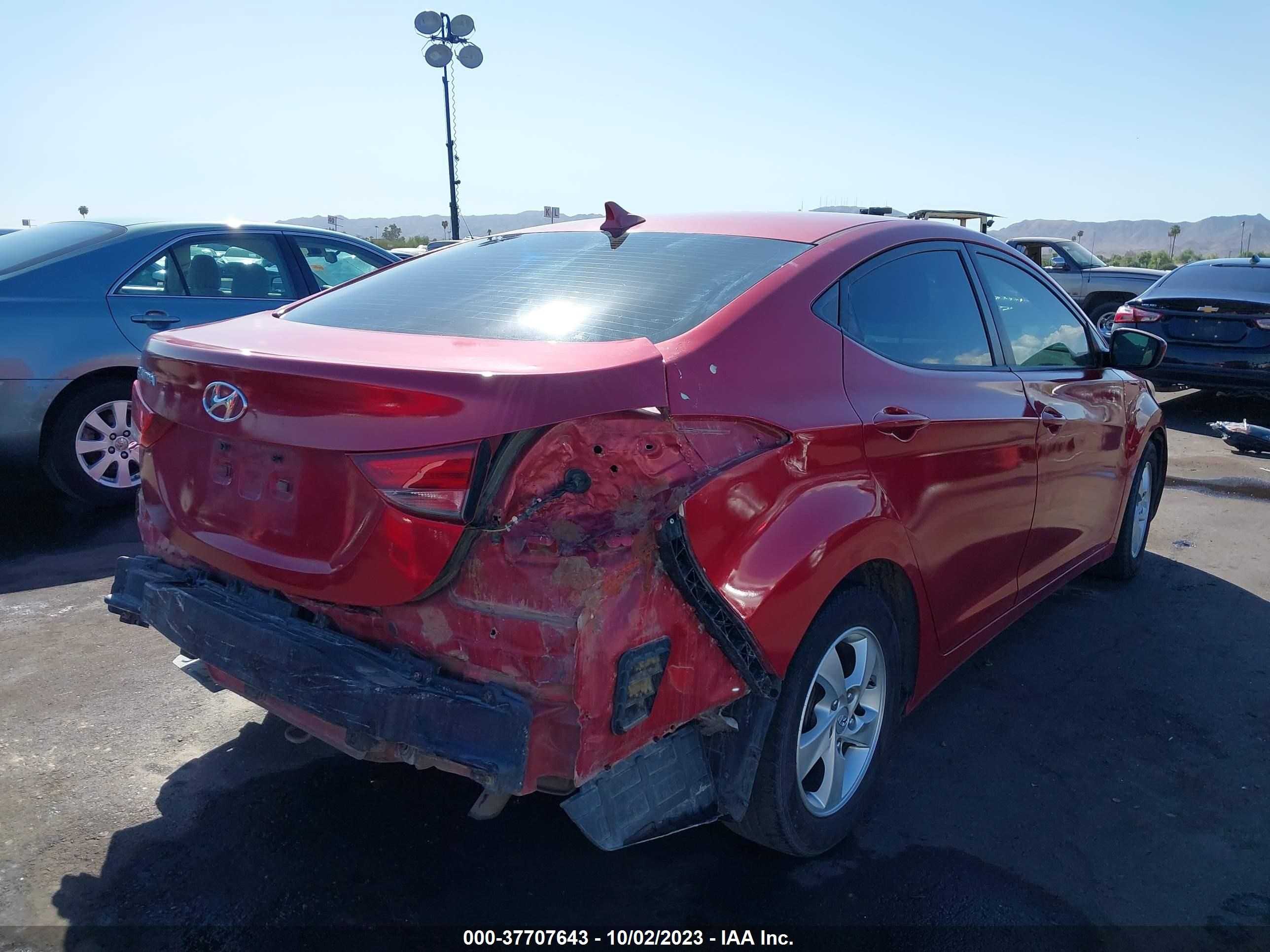 Photo 3 VIN: KMHDH4AE3FU329011 - HYUNDAI ELANTRA 