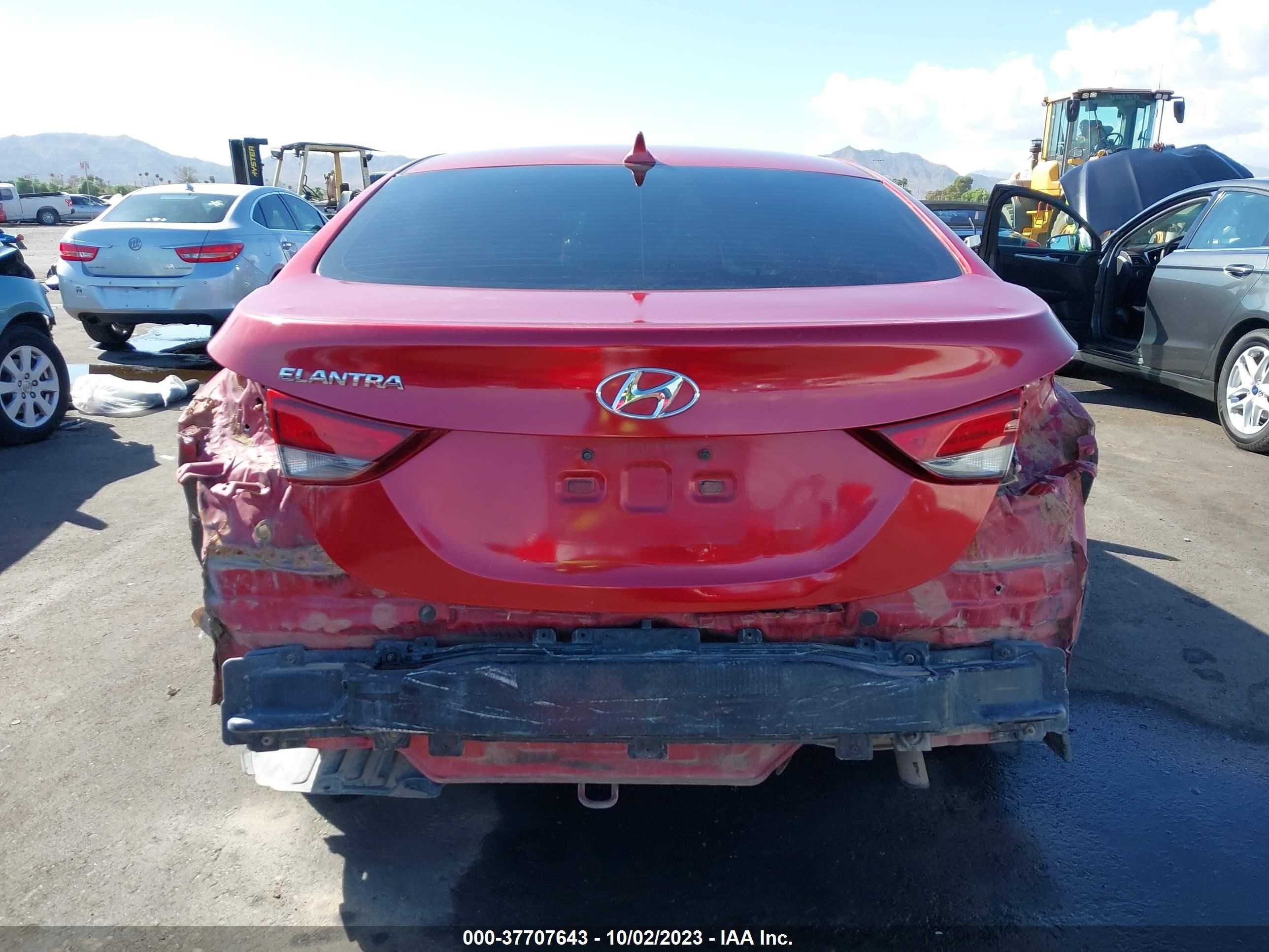 Photo 5 VIN: KMHDH4AE3FU329011 - HYUNDAI ELANTRA 