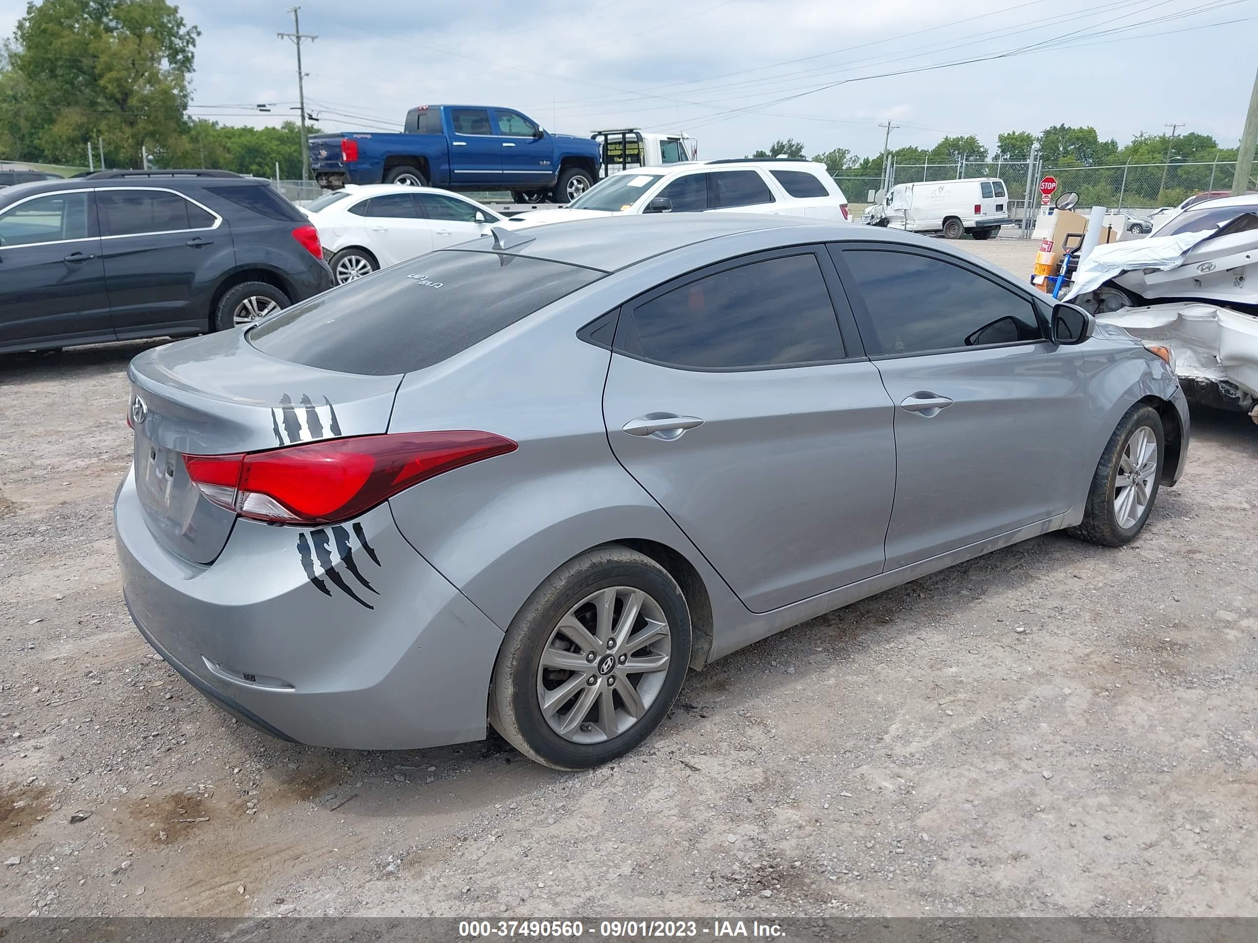 Photo 3 VIN: KMHDH4AE3FU420702 - HYUNDAI ELANTRA 