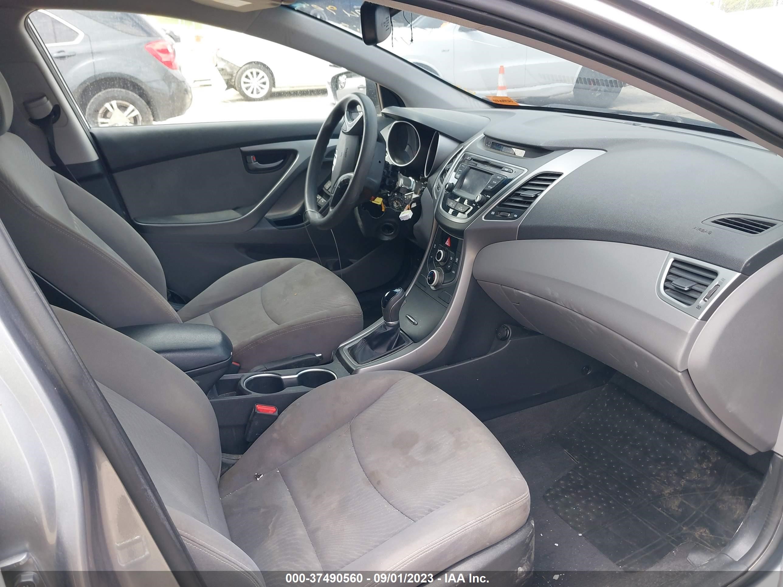 Photo 4 VIN: KMHDH4AE3FU420702 - HYUNDAI ELANTRA 