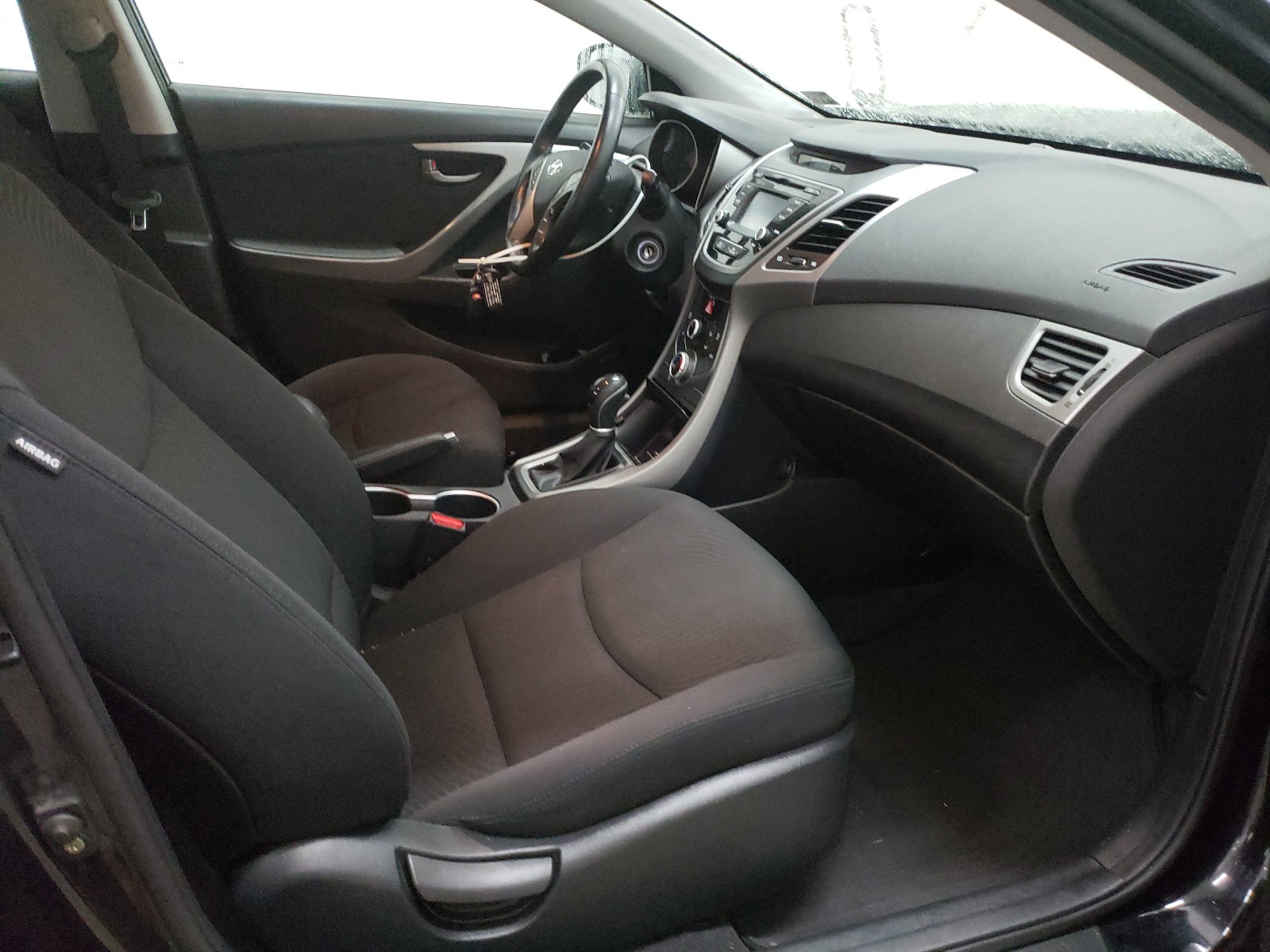 Photo 4 VIN: KMHDH4AE3FU439556 - HYUNDAI ELANTRA SE 