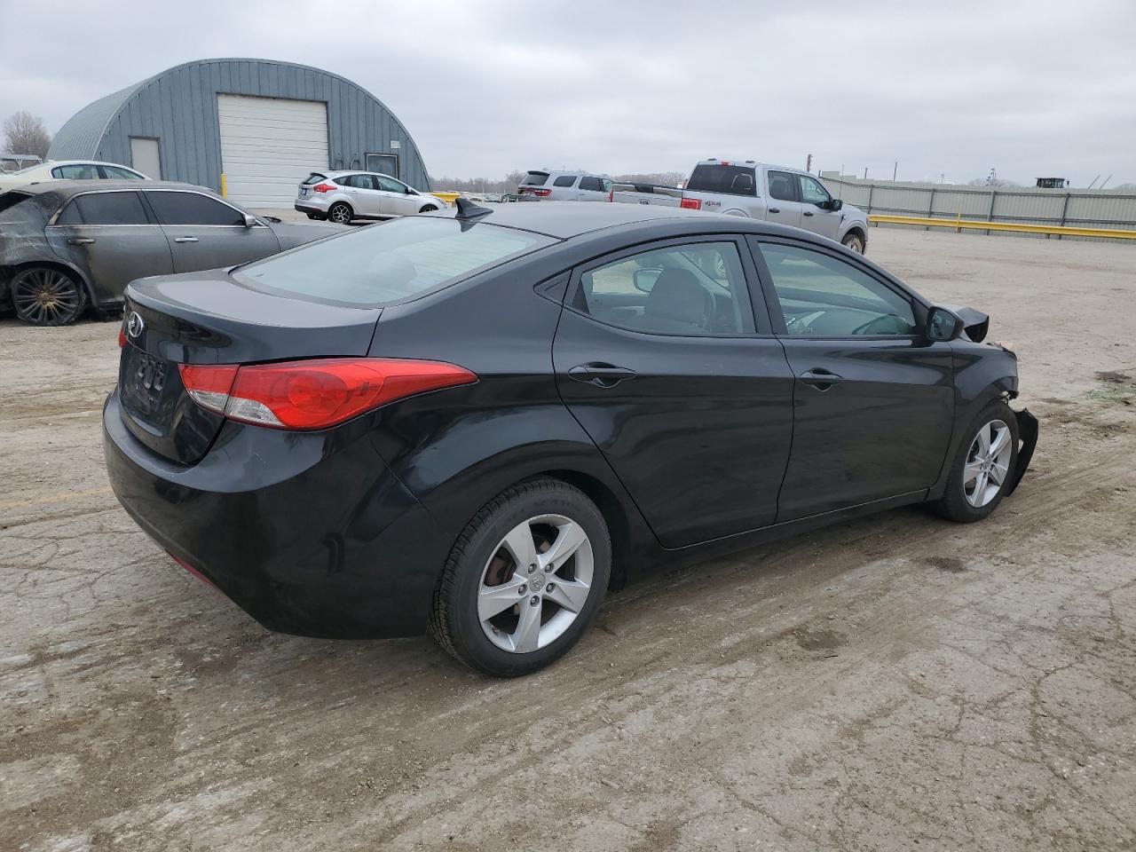 Photo 2 VIN: KMHDH4AE4BU095195 - HYUNDAI ELANTRA 