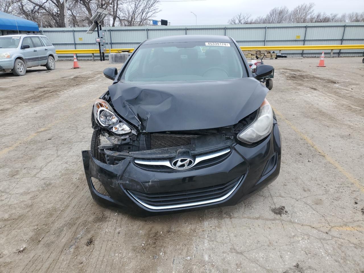 Photo 4 VIN: KMHDH4AE4BU095195 - HYUNDAI ELANTRA 