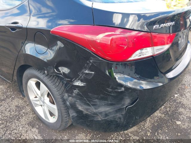 Photo 5 VIN: KMHDH4AE4CU305389 - HYUNDAI ELANTRA 