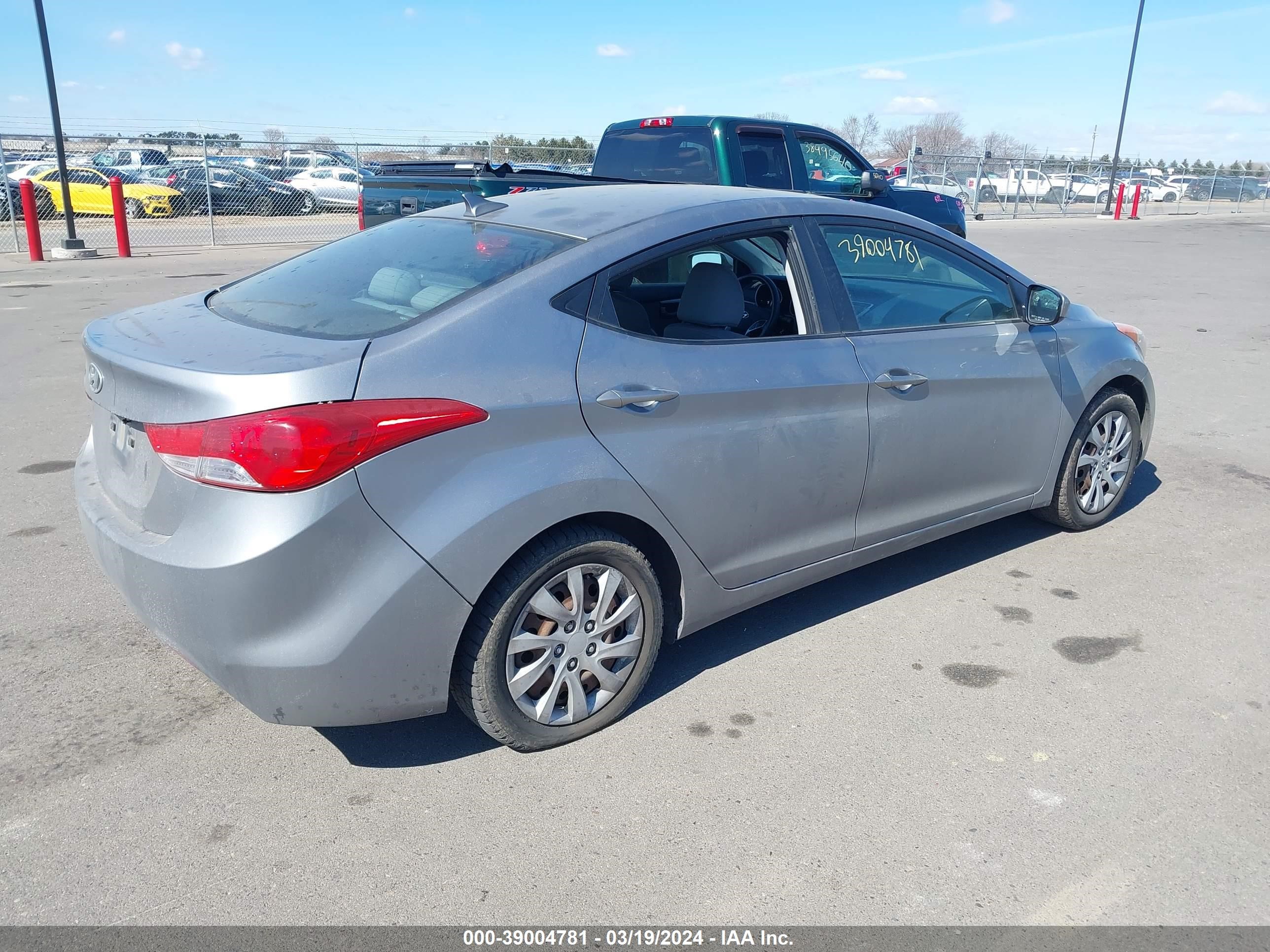 Photo 3 VIN: KMHDH4AE4CU358285 - HYUNDAI ELANTRA 