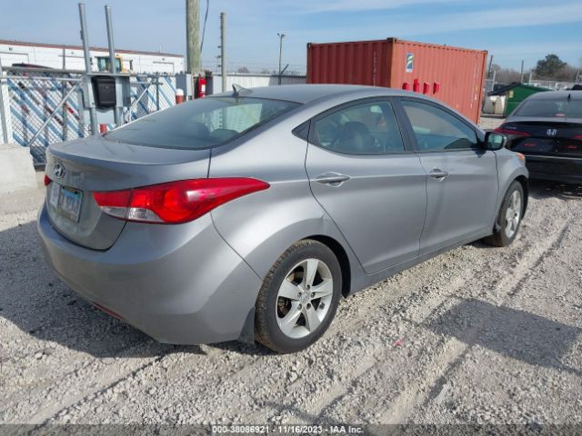 Photo 3 VIN: KMHDH4AE4CU455602 - HYUNDAI ELANTRA 