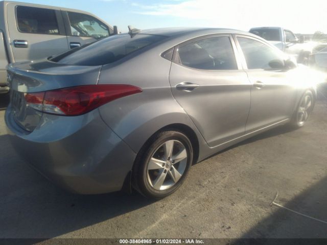 Photo 3 VIN: KMHDH4AE4DU585686 - HYUNDAI ELANTRA 