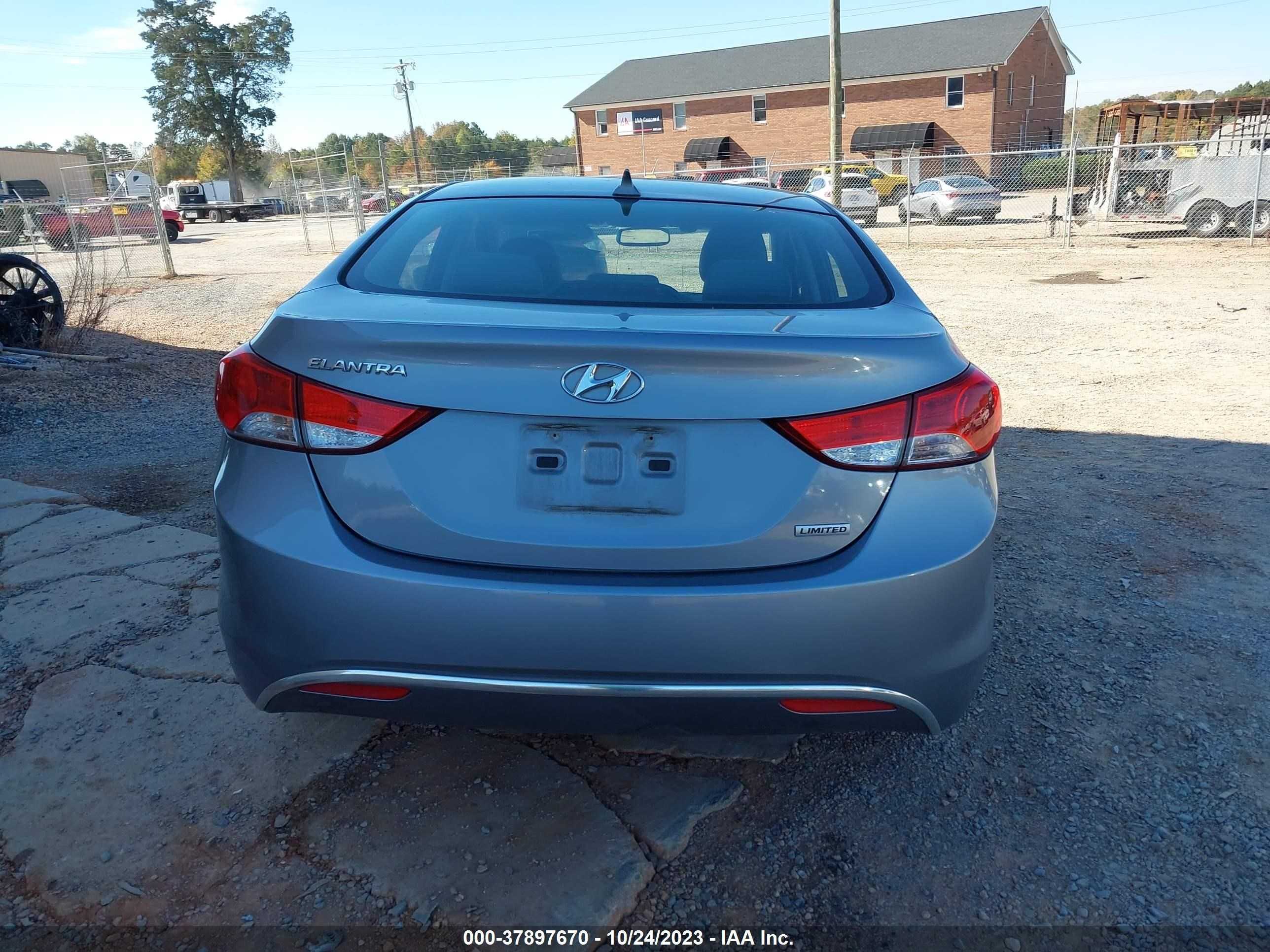 Photo 15 VIN: KMHDH4AE4DU710038 - HYUNDAI ELANTRA 