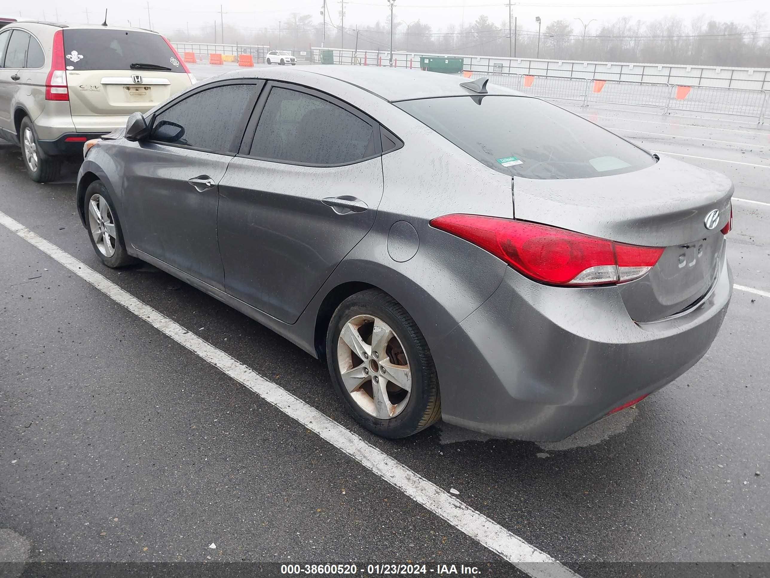 Photo 2 VIN: KMHDH4AE4DU720133 - HYUNDAI ELANTRA 