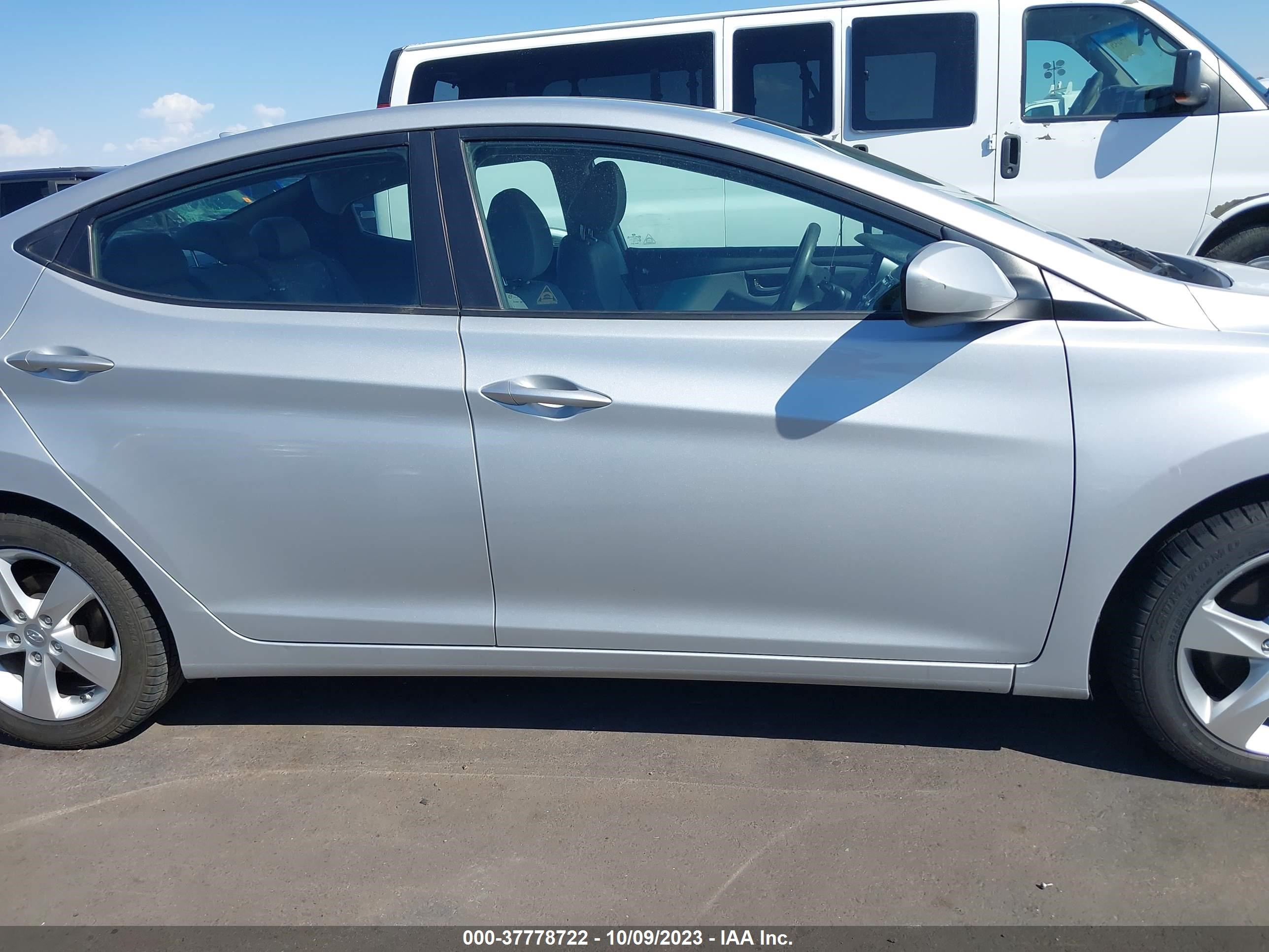 Photo 12 VIN: KMHDH4AE4DU901197 - HYUNDAI ELANTRA 