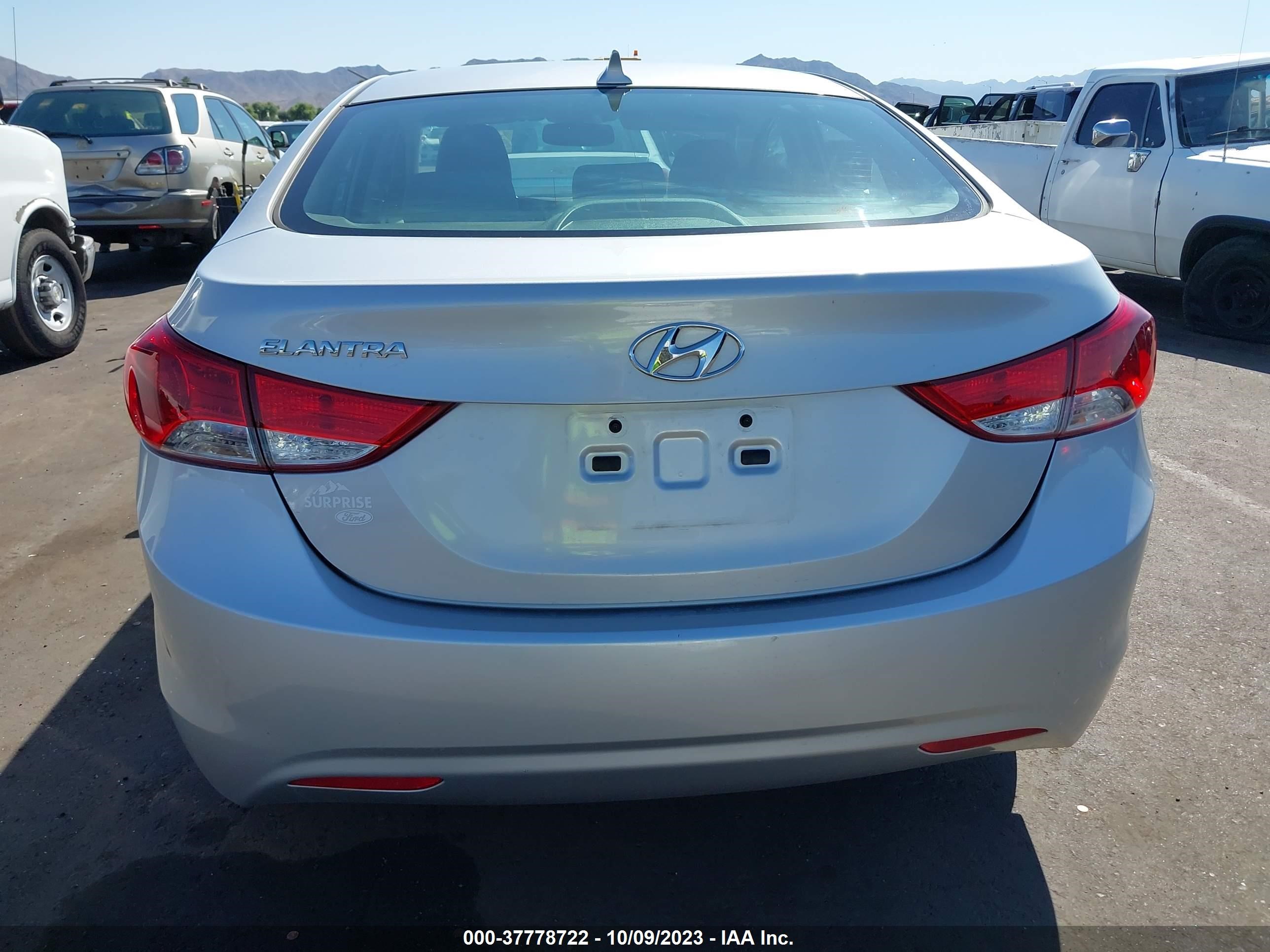 Photo 15 VIN: KMHDH4AE4DU901197 - HYUNDAI ELANTRA 