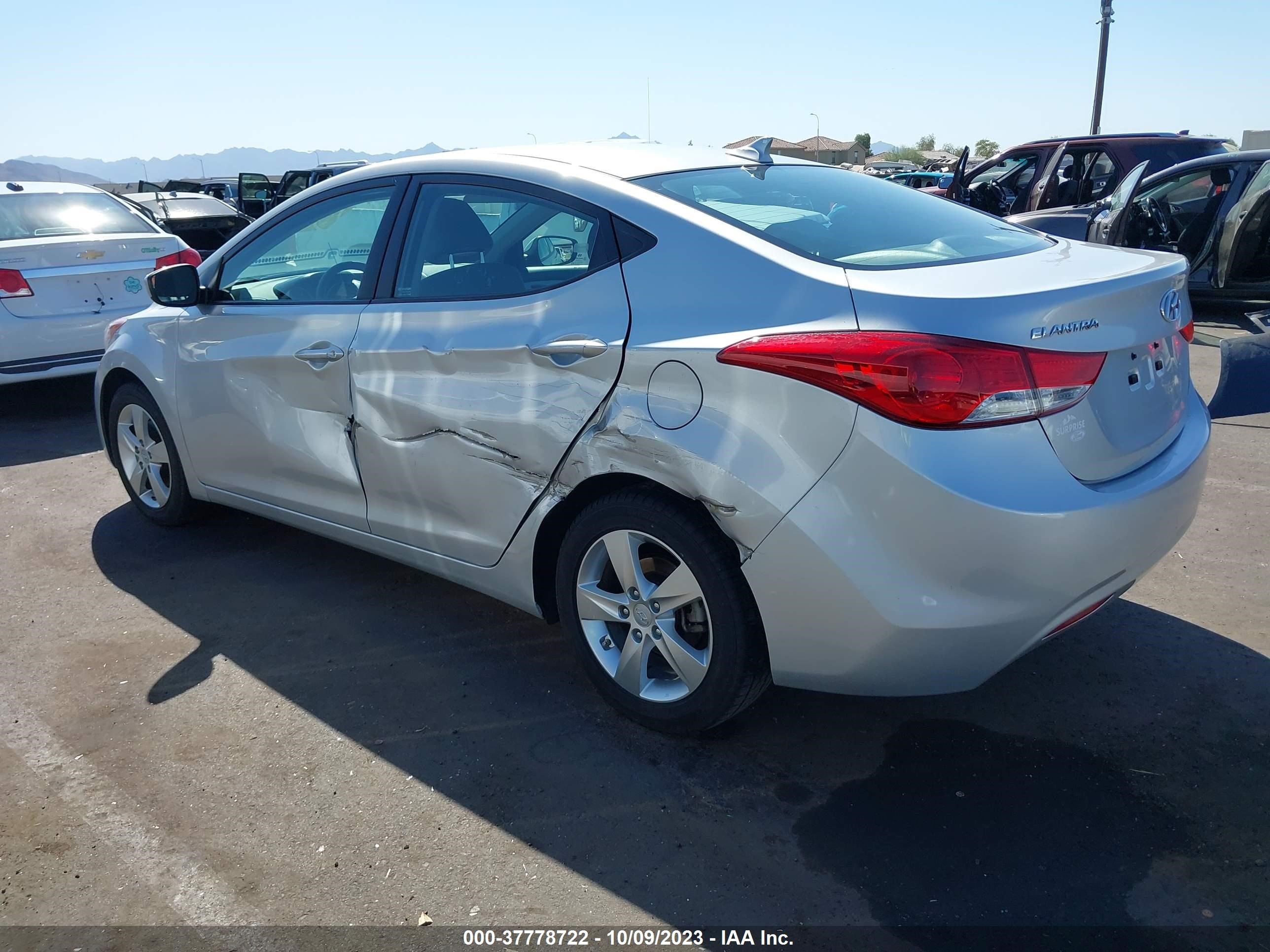 Photo 2 VIN: KMHDH4AE4DU901197 - HYUNDAI ELANTRA 