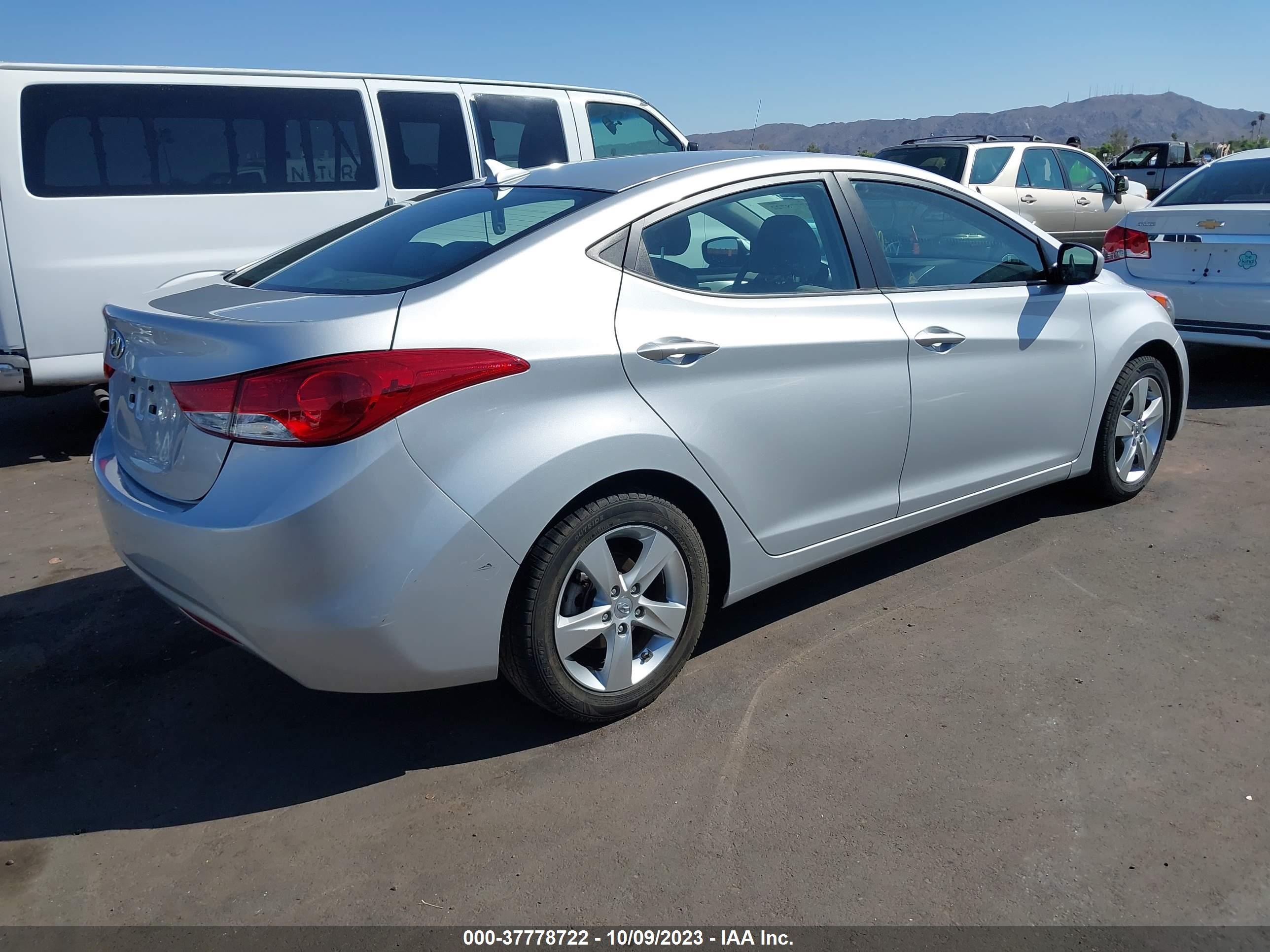 Photo 3 VIN: KMHDH4AE4DU901197 - HYUNDAI ELANTRA 