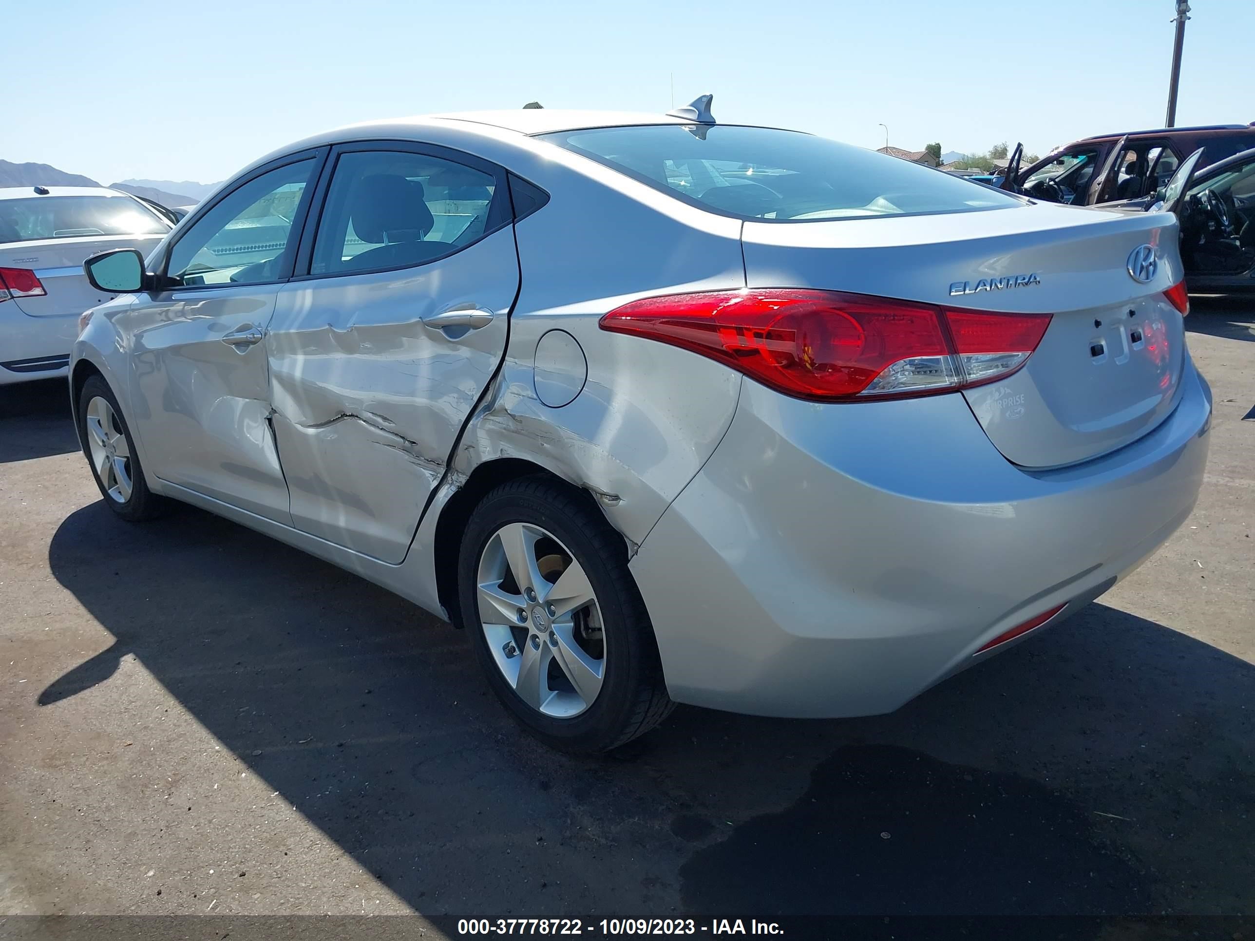 Photo 5 VIN: KMHDH4AE4DU901197 - HYUNDAI ELANTRA 